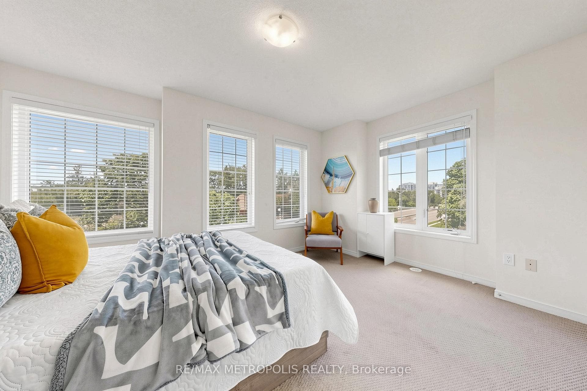 2- 4715 Kingston Road — property photo