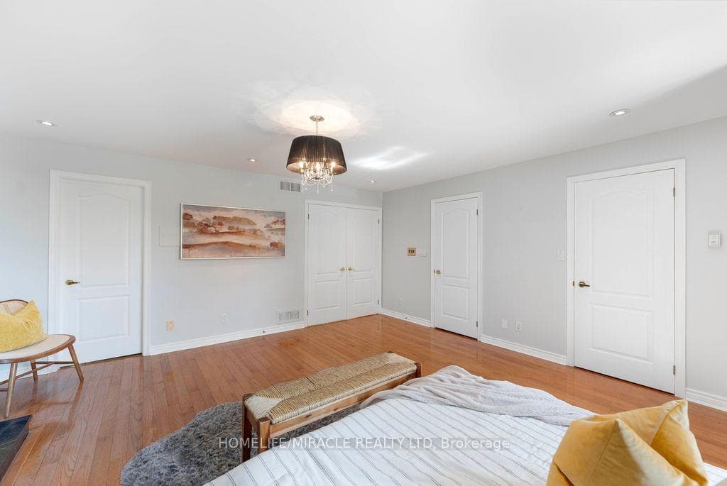 987 Copperfield Drive — property photo
