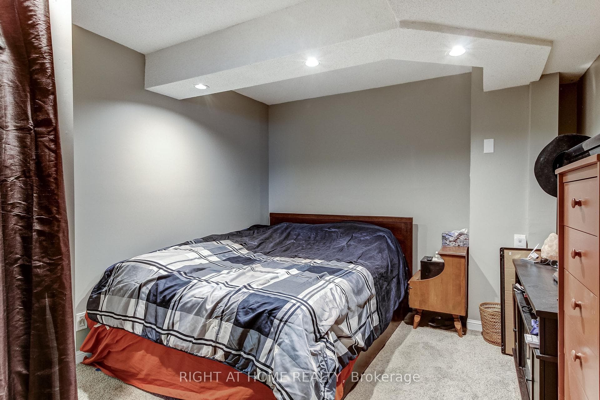 406 Levanna Lane — property photo