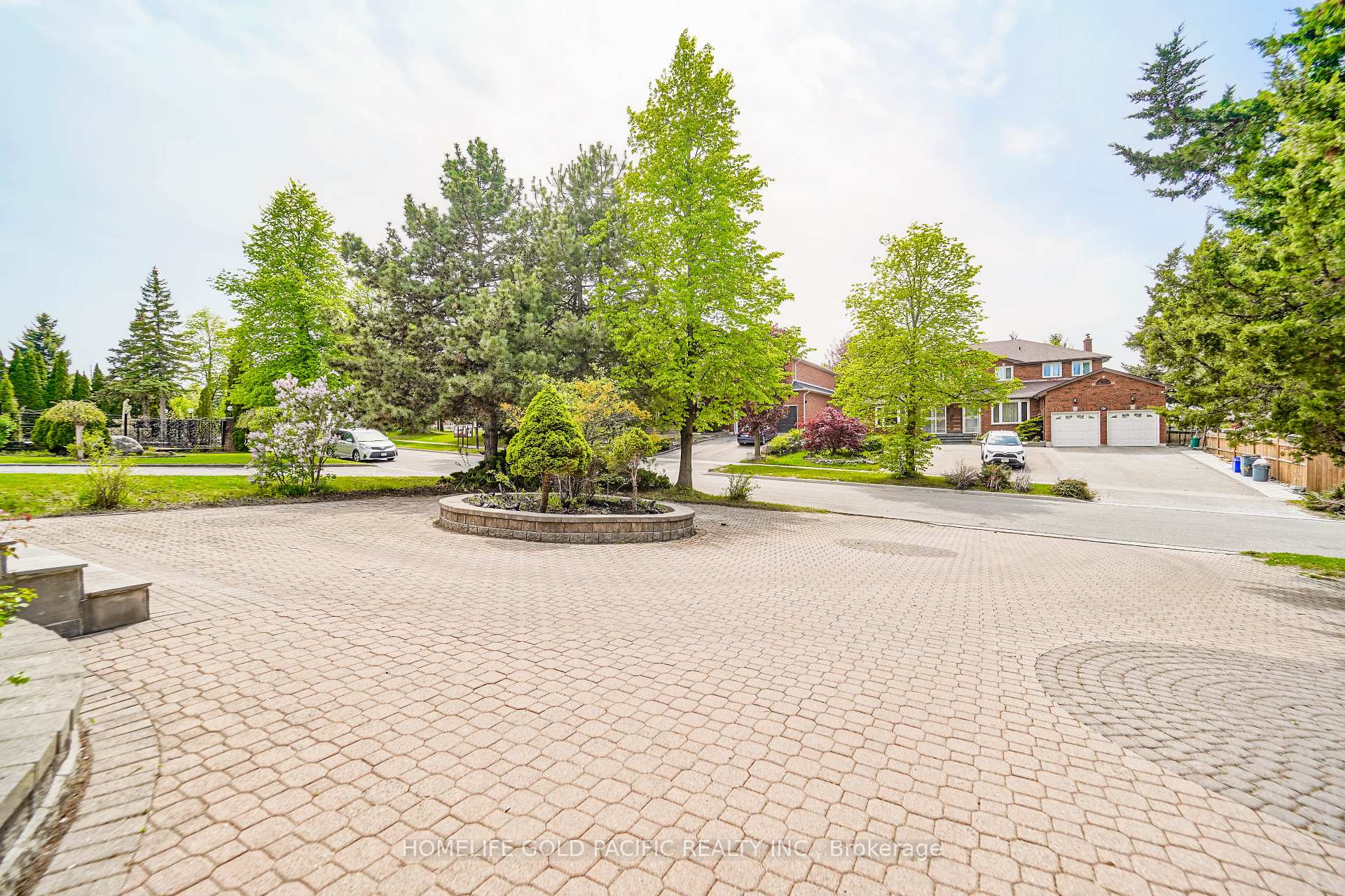 44 Ravenhill Crescent — property photo