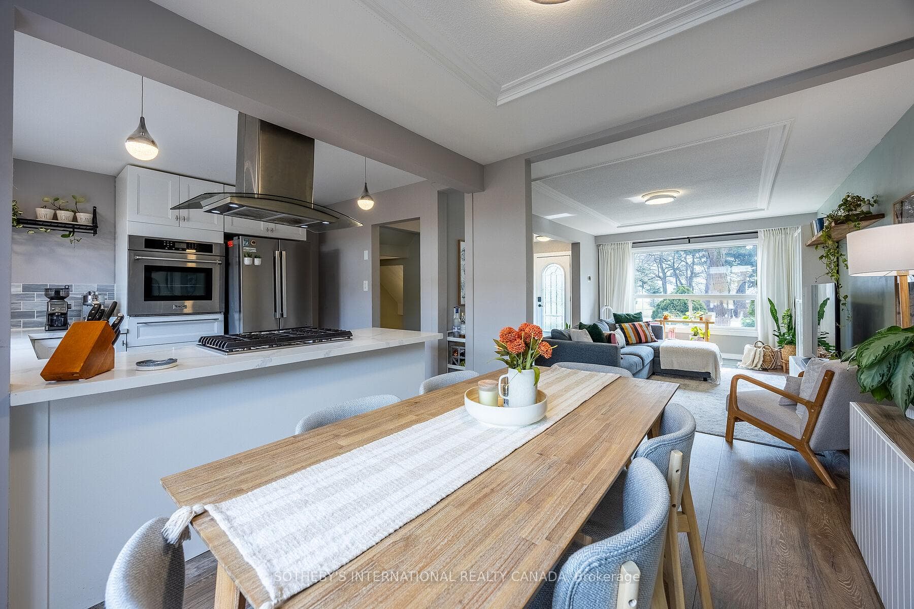 113- 5475 Lakeshore Road — property photo