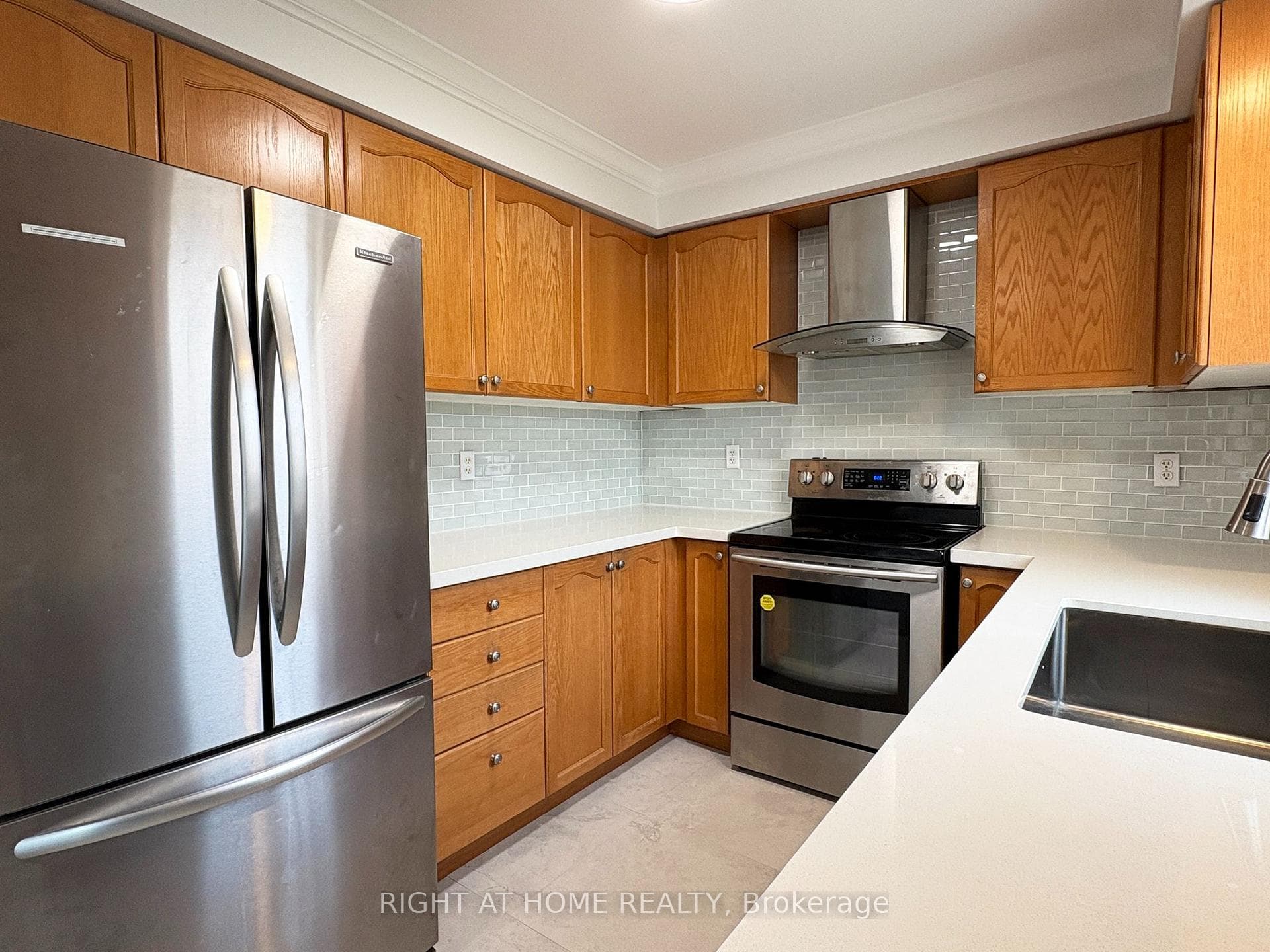 737 Caboto Trail — property photo