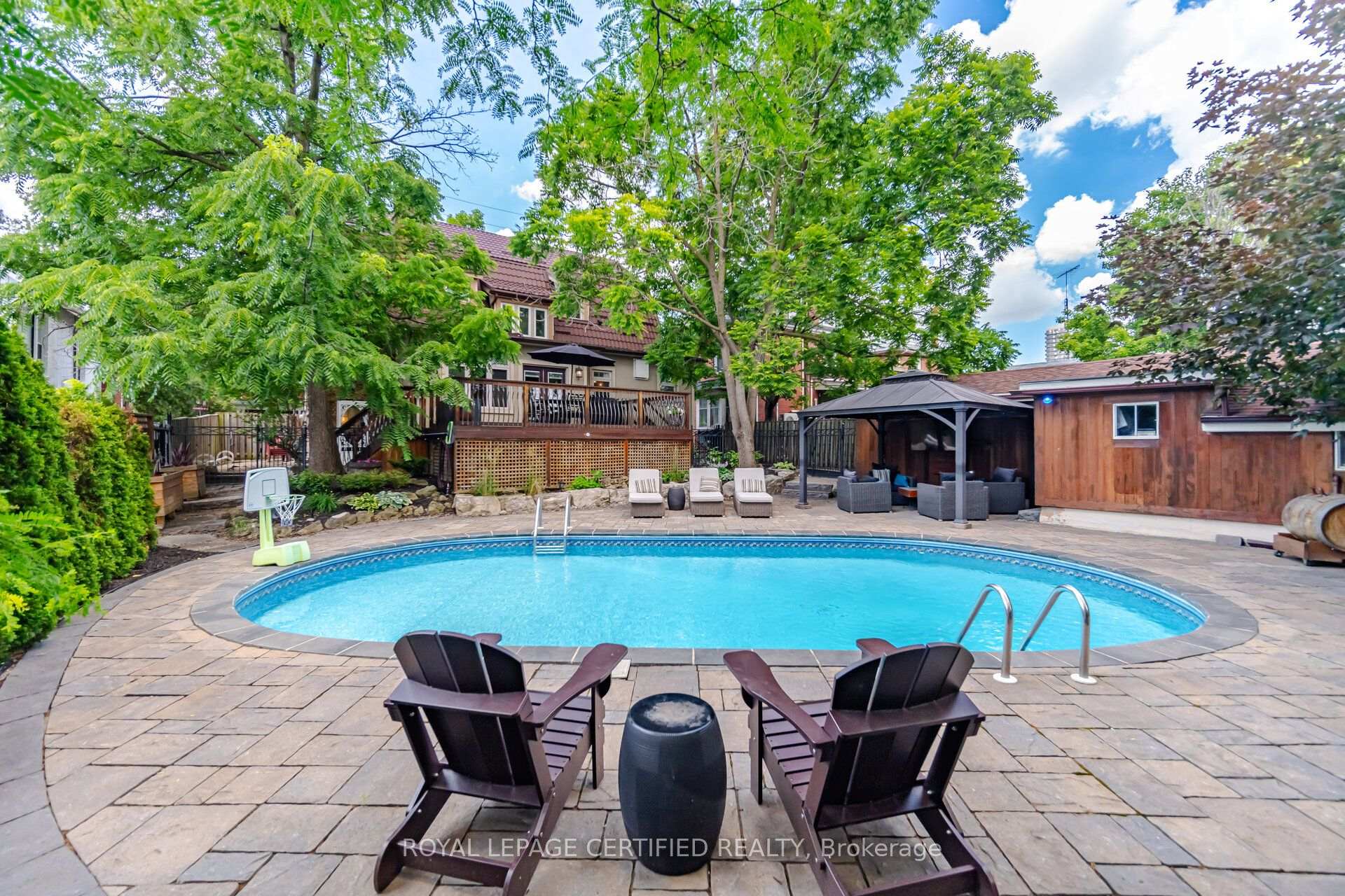 8 Elizabeth Street — property photo