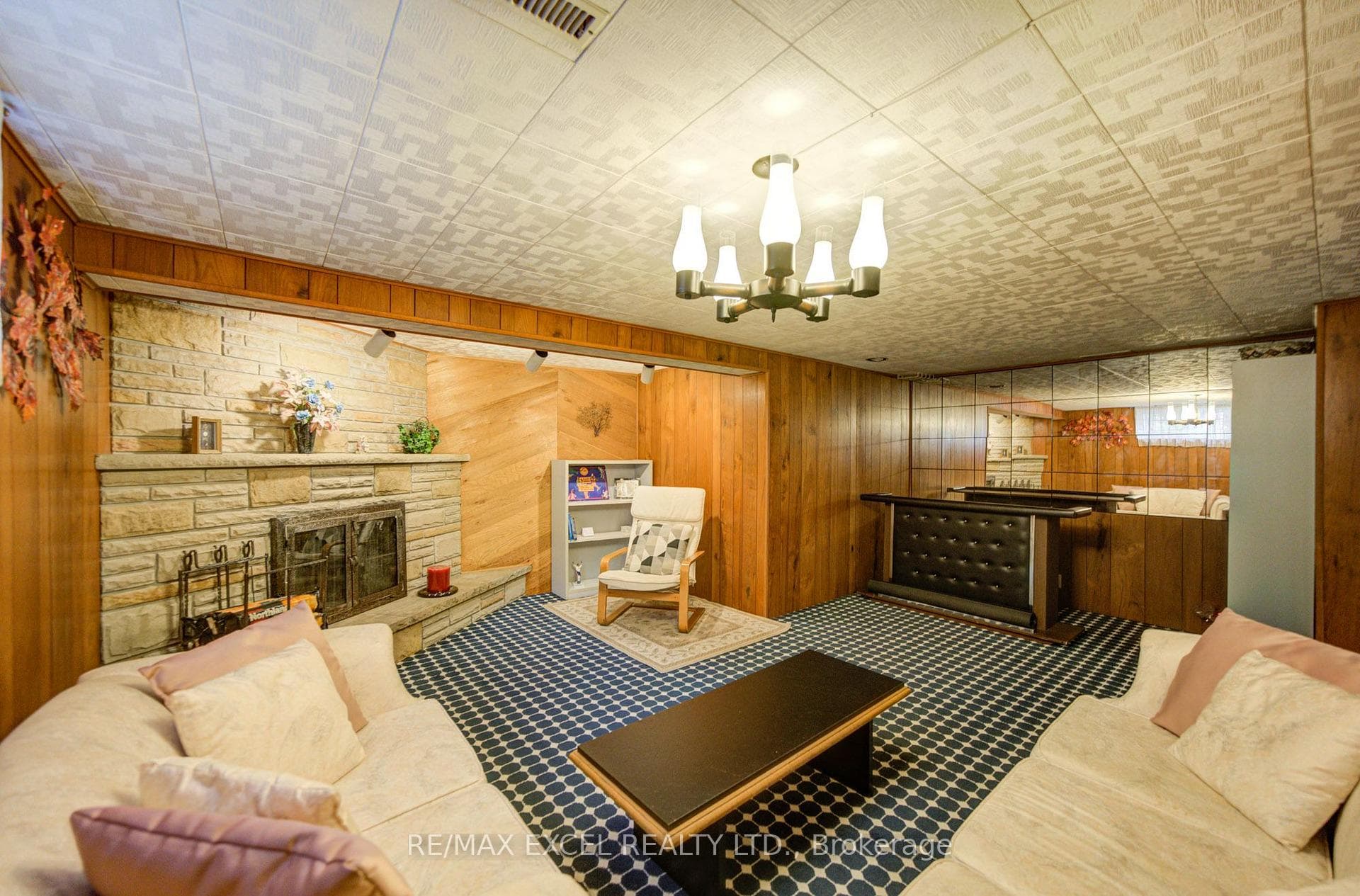 81 Amanda Drive — property photo