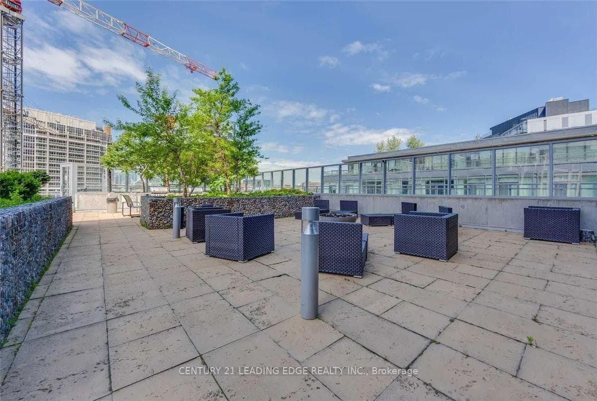 517- 15 BRUYERES Mews — property photo