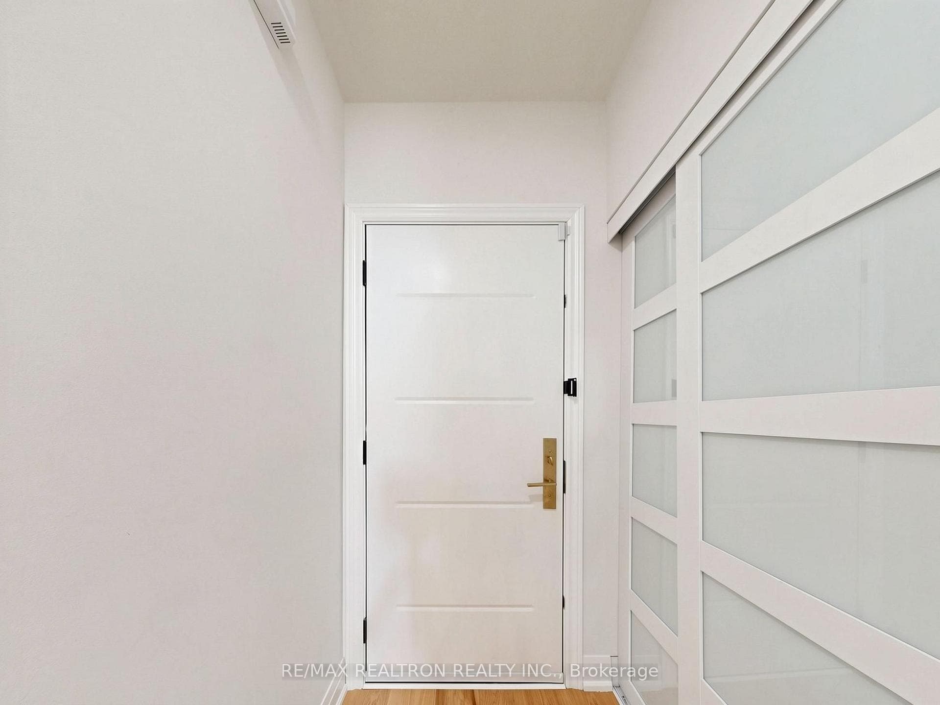 68 Dallimore Circle — property photo