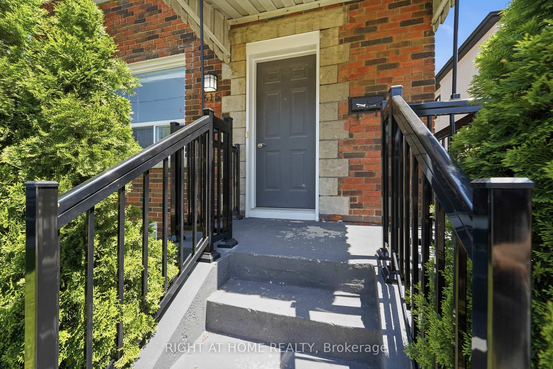 615 Pharmacy Avenue — property photo
