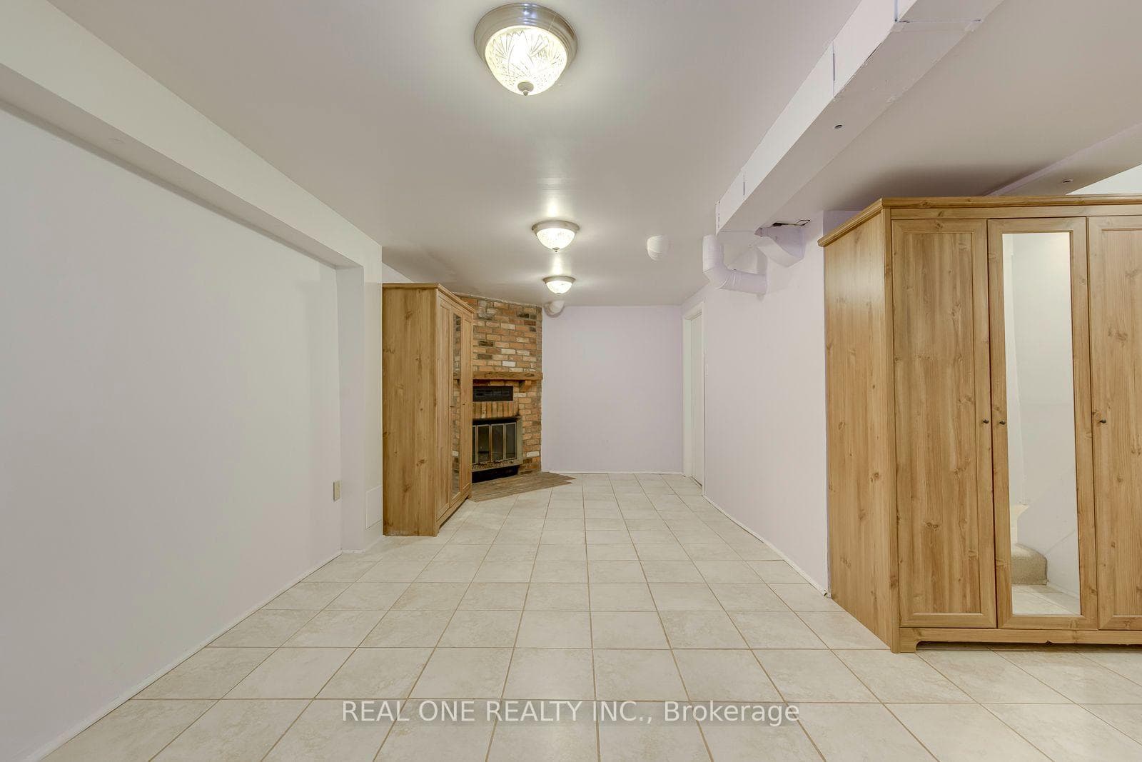 741 Queensbridge Drive — property photo