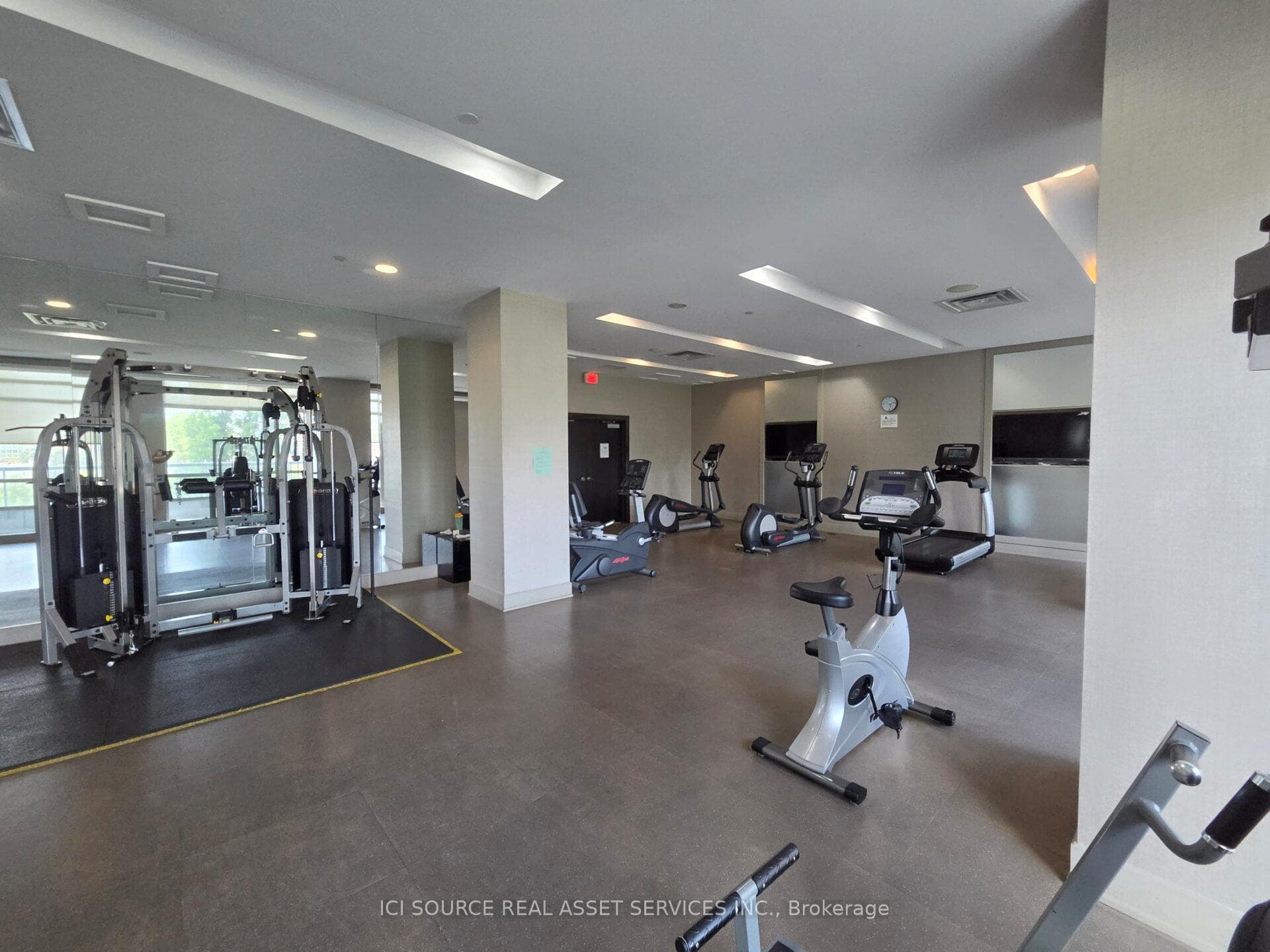 221- 2035 Sheppard Avenue — property photo
