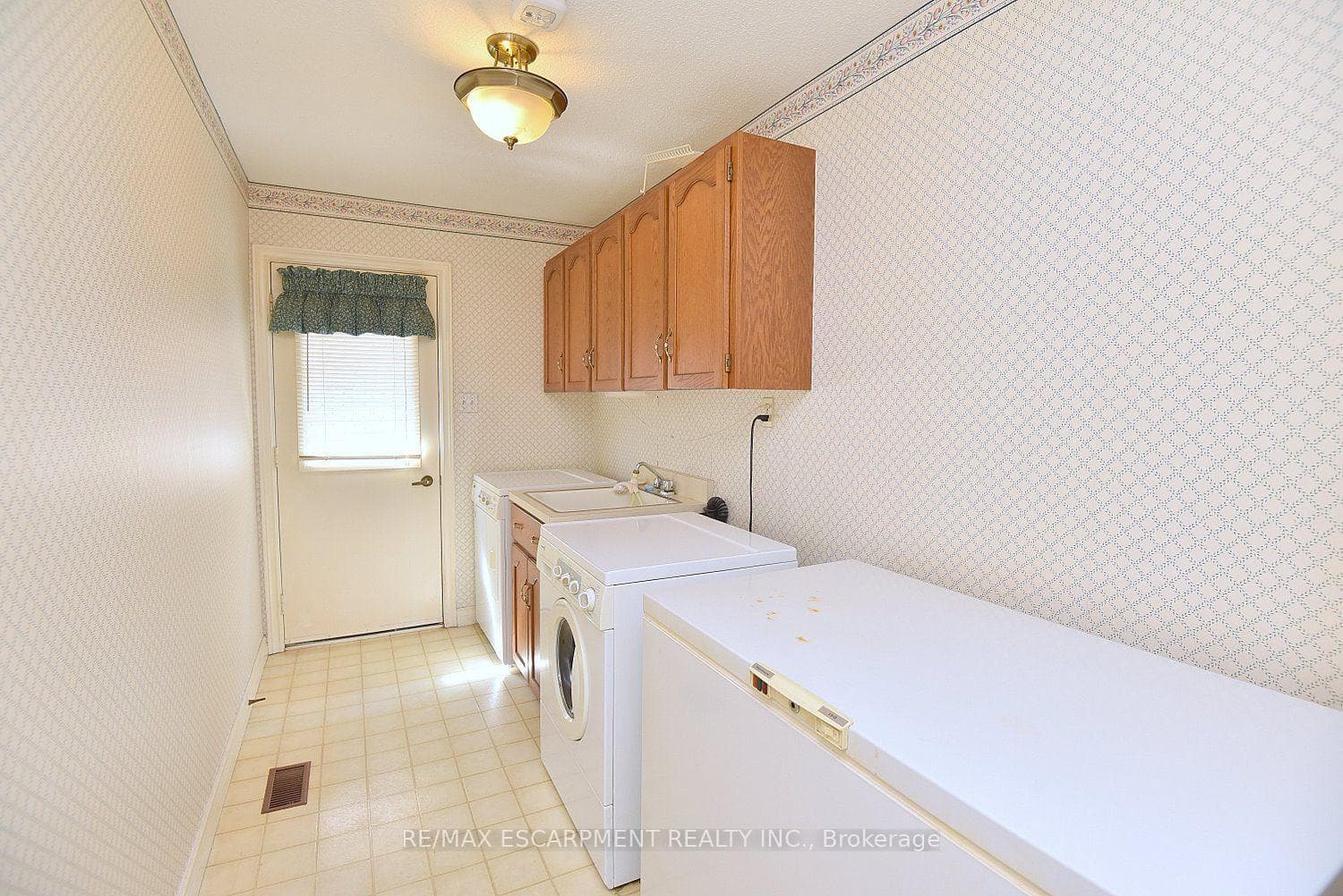 275 Woodland Drive — property photo