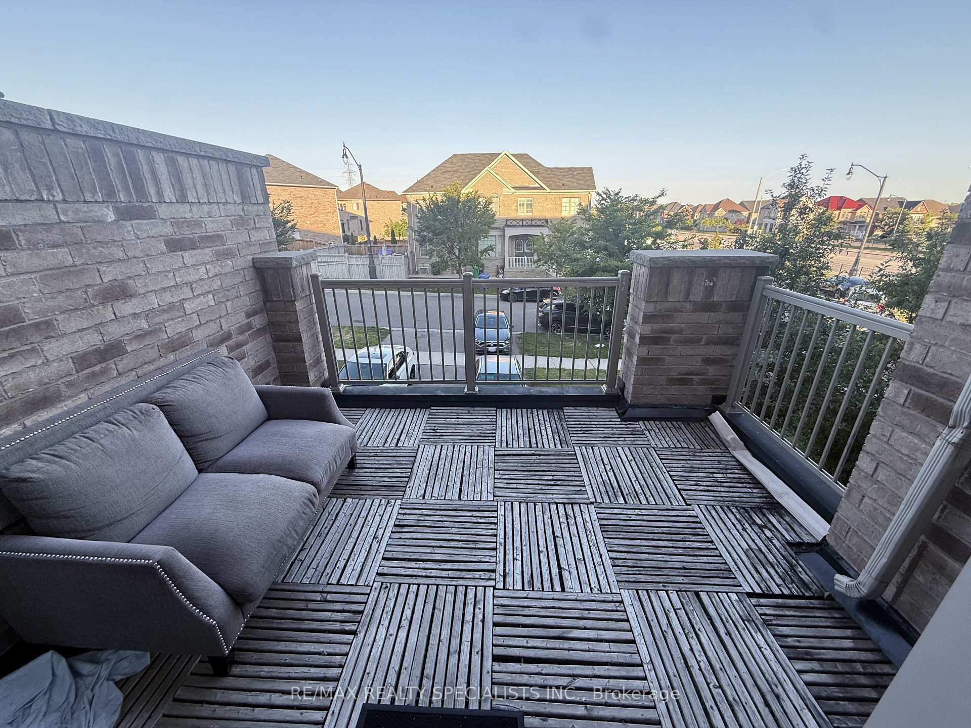 54 Chesterwood Crescent — property photo