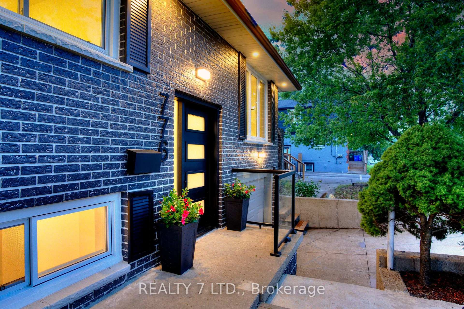 776 Garth Street — property photo