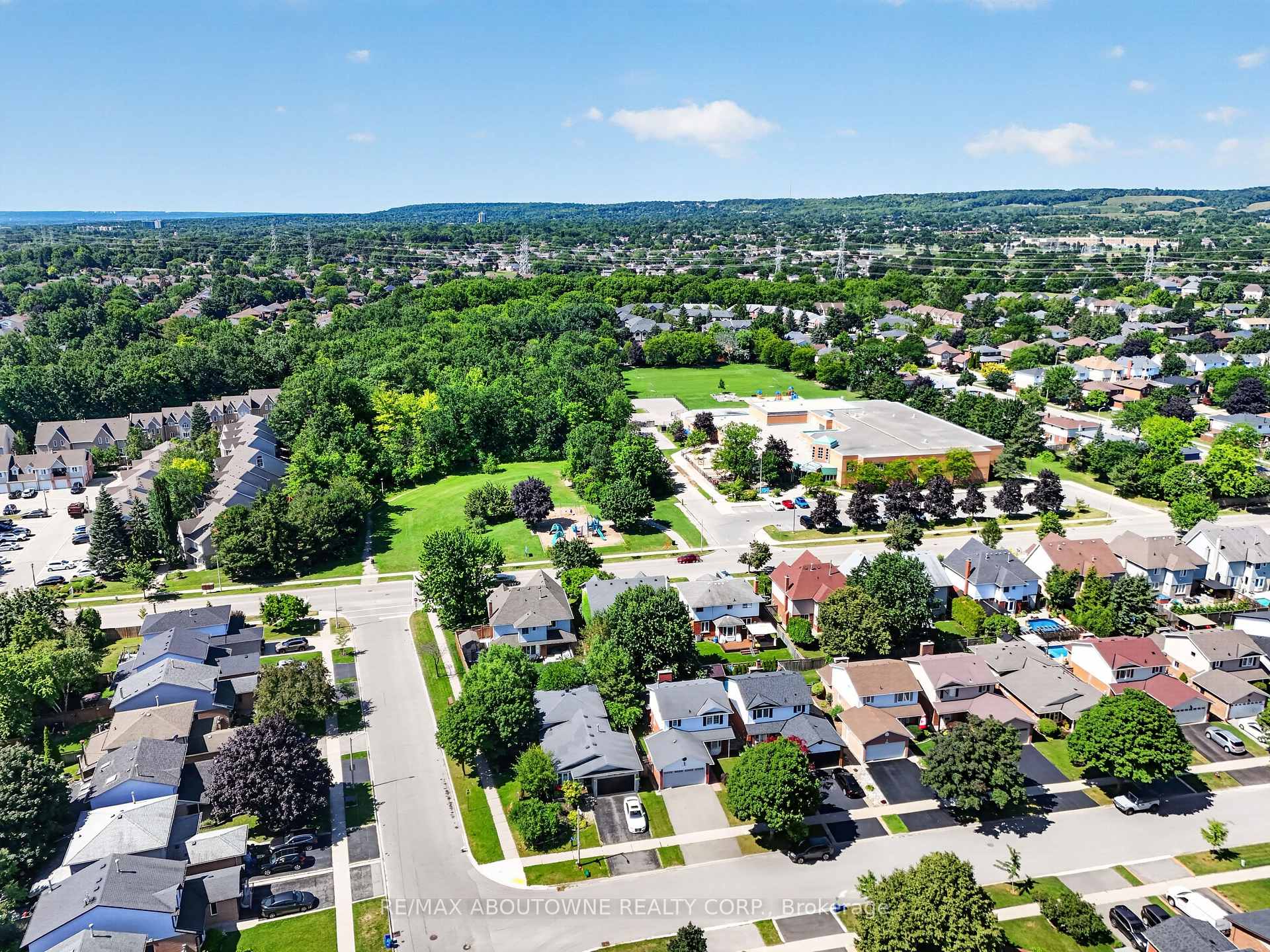 2102 Salma Crescent — property photo