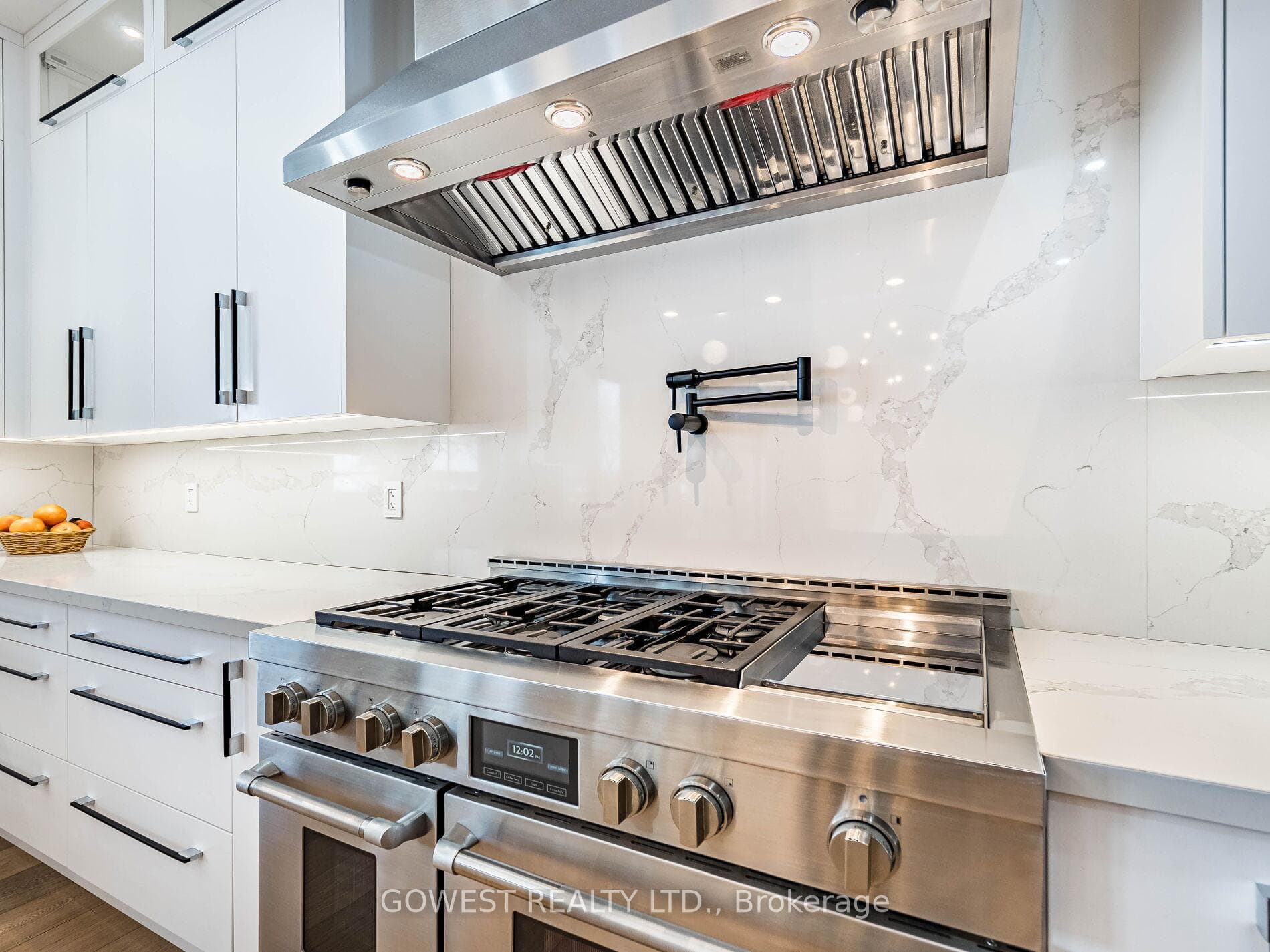 402 Niar Avenue — property photo