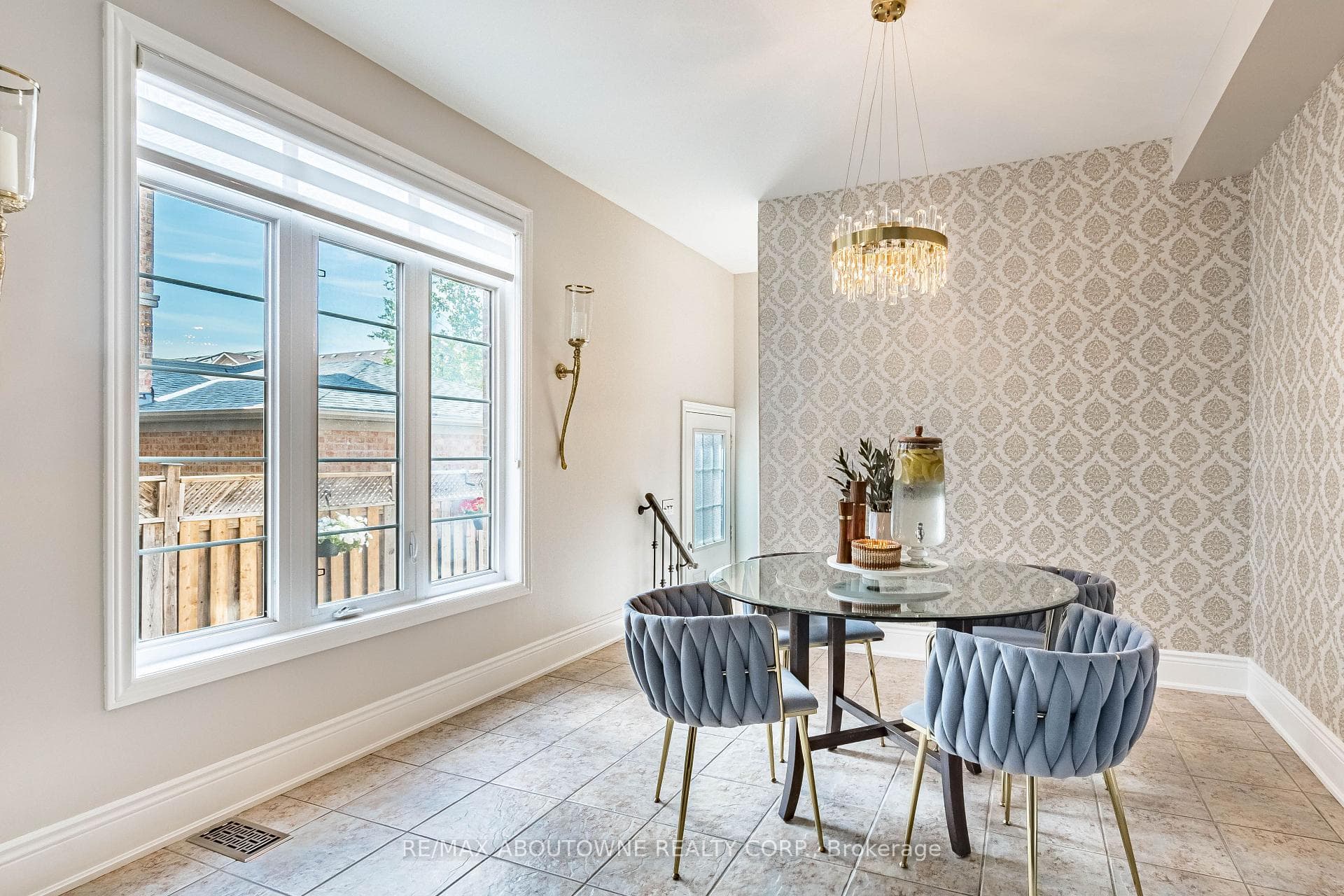 5550 Tenth Line — property photo