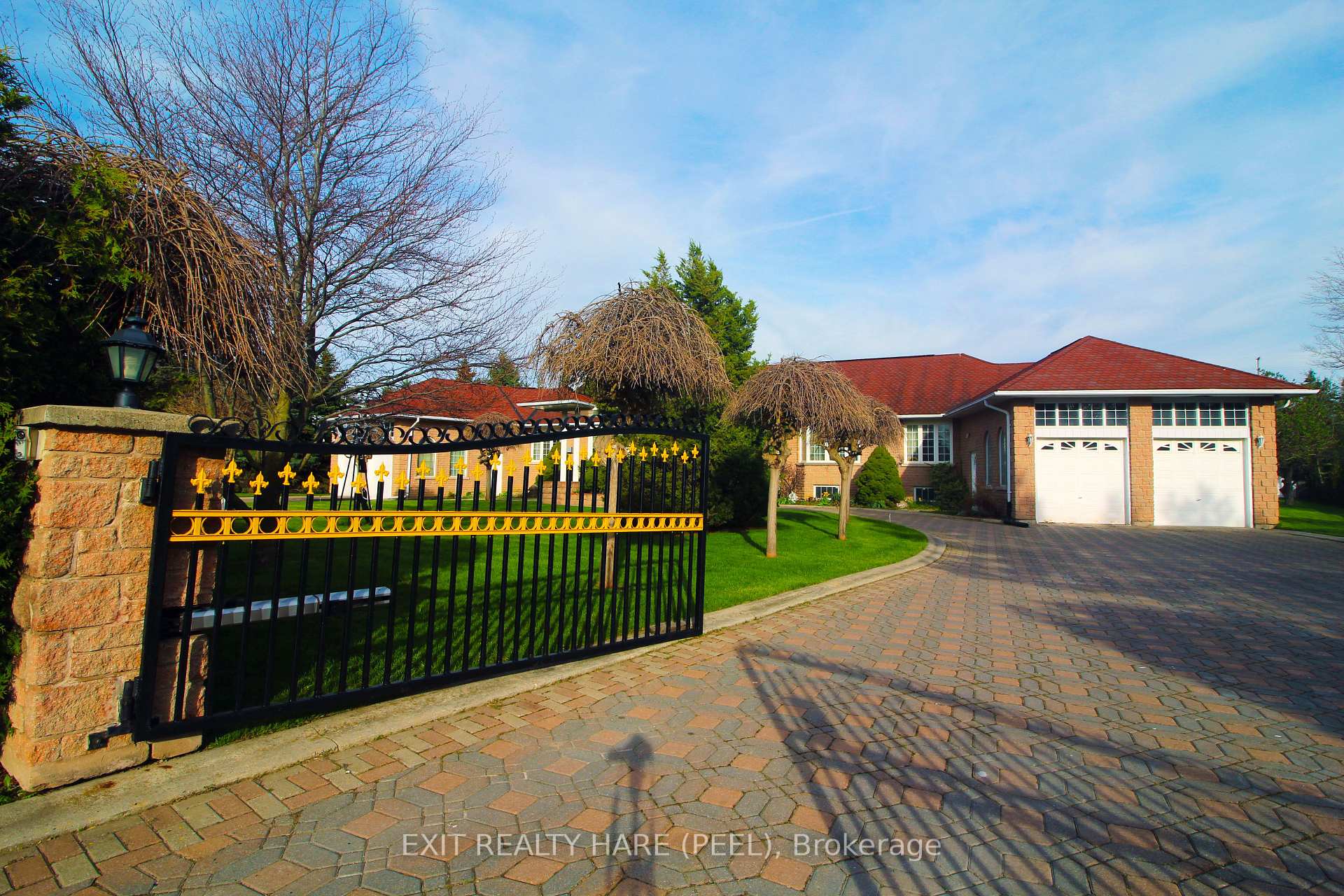 5 Glenbrook Boulevard — property photo