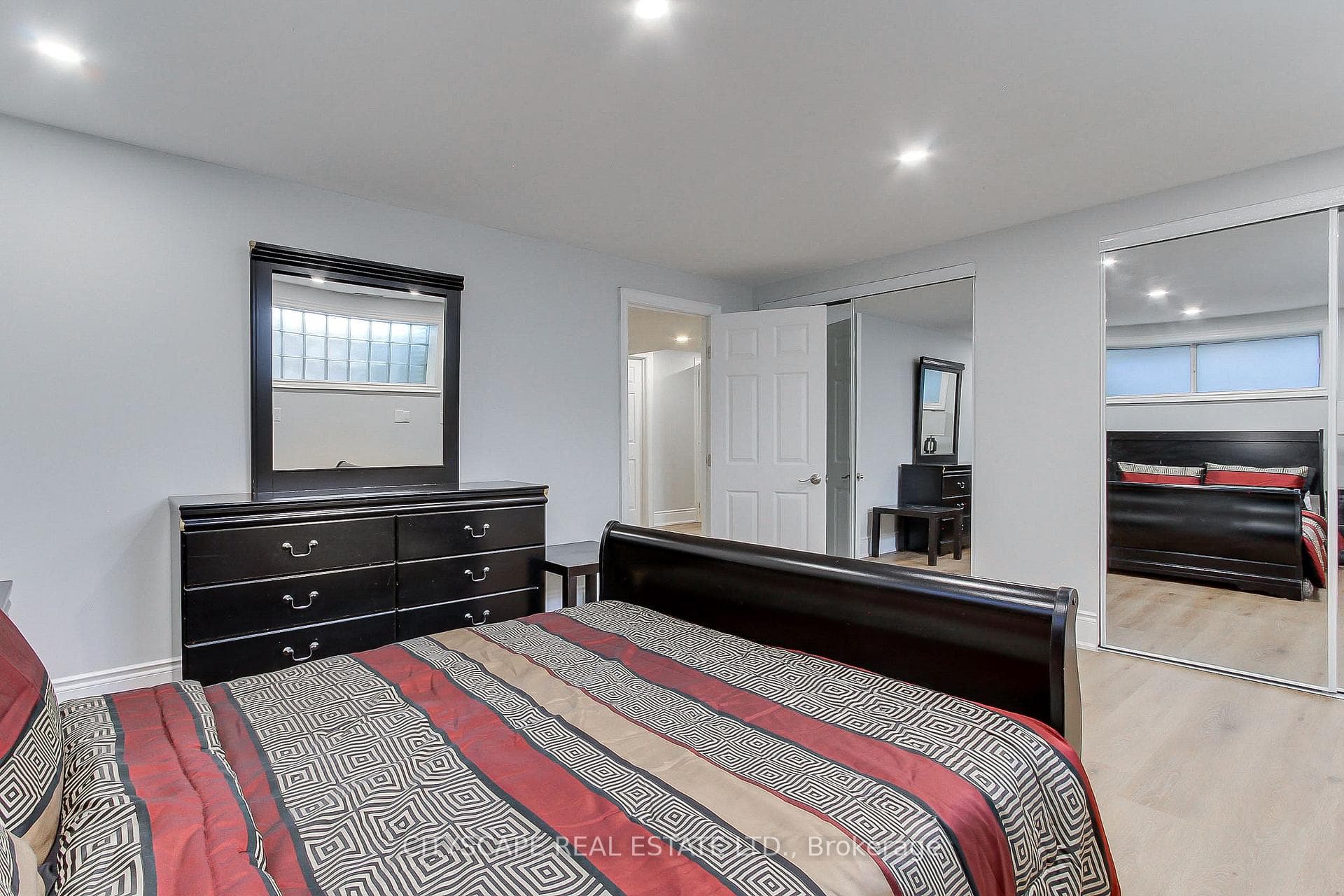 1543 Indian Grove — property photo