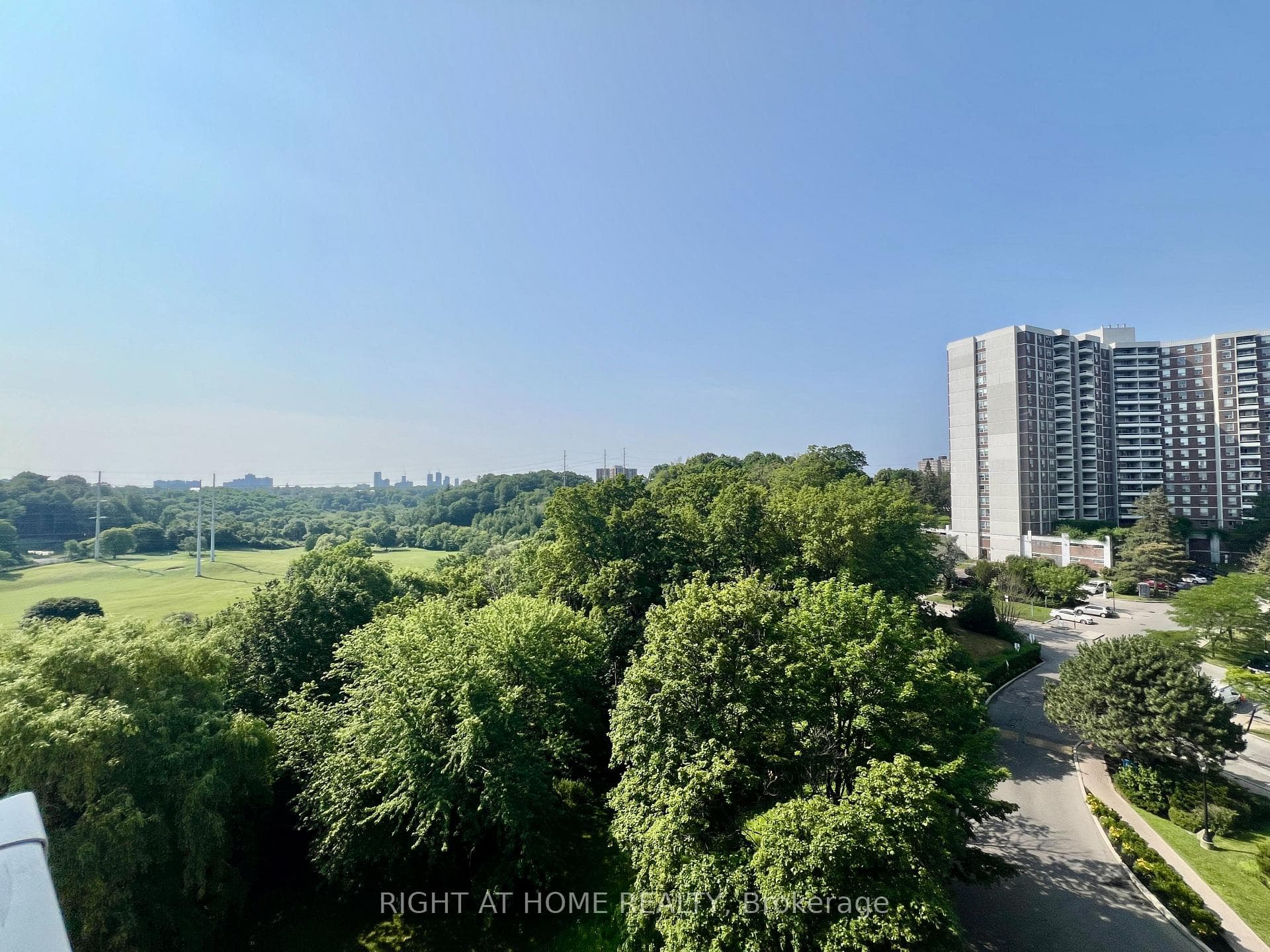 1008- 20 Edgecliff Golfway — property photo
