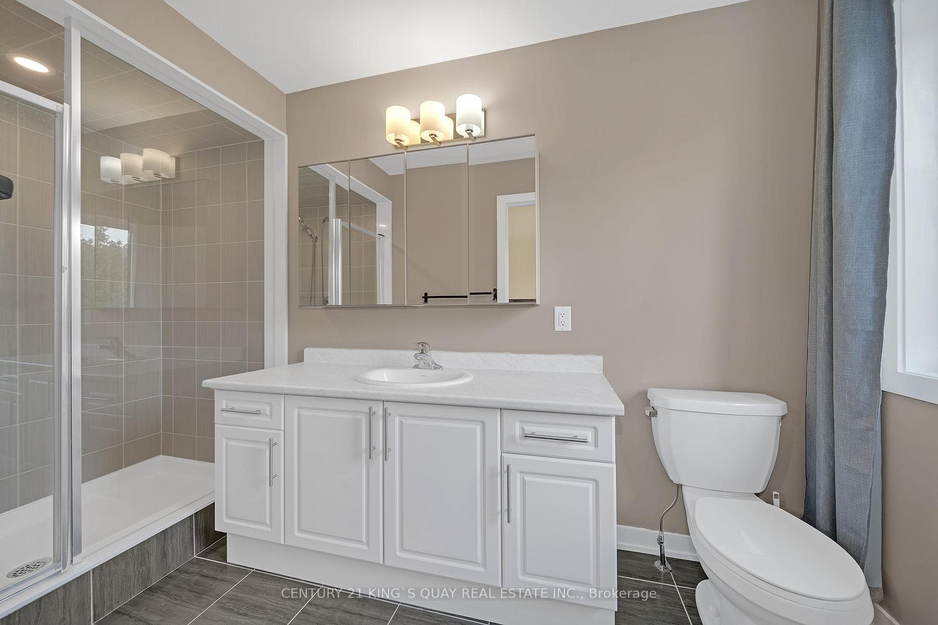 33- 250 Finch Avenue — property photo