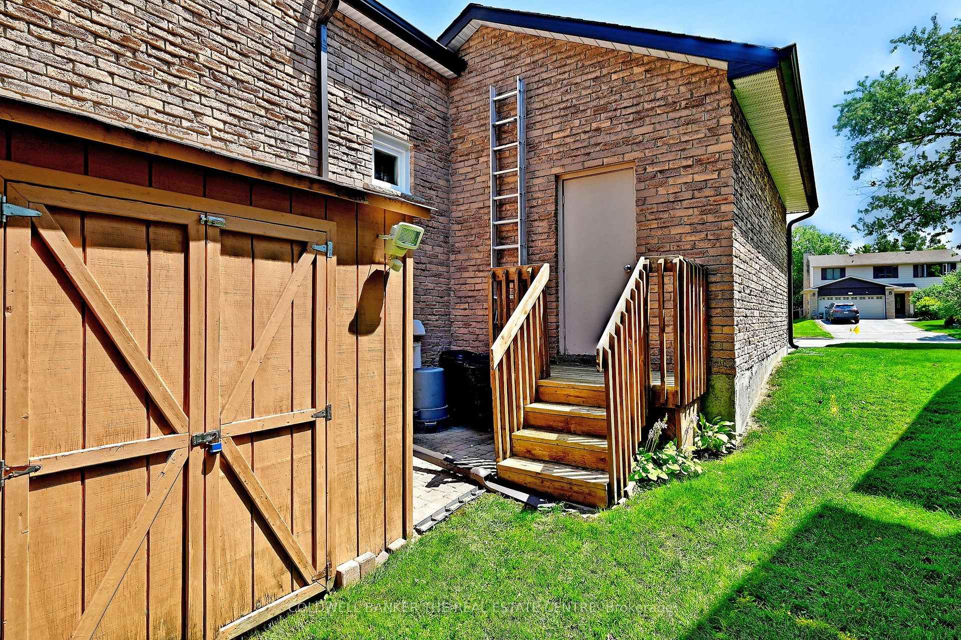 134 Huron Heights Drive — property photo