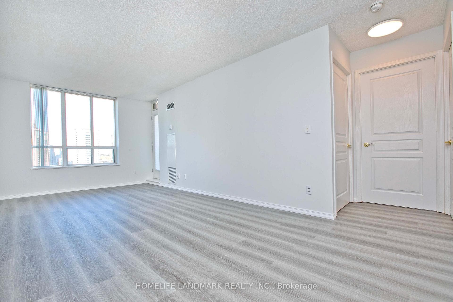1210- 55 Harrison Garden Boulevard — property photo