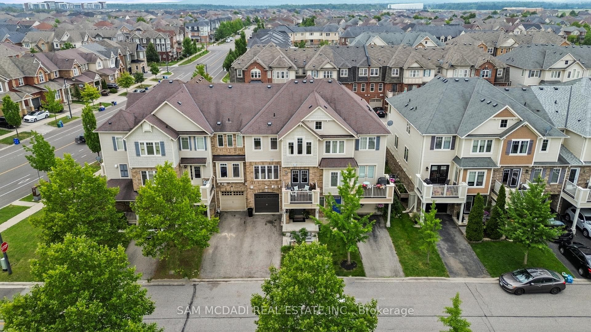 886 Fowles Court — property photo