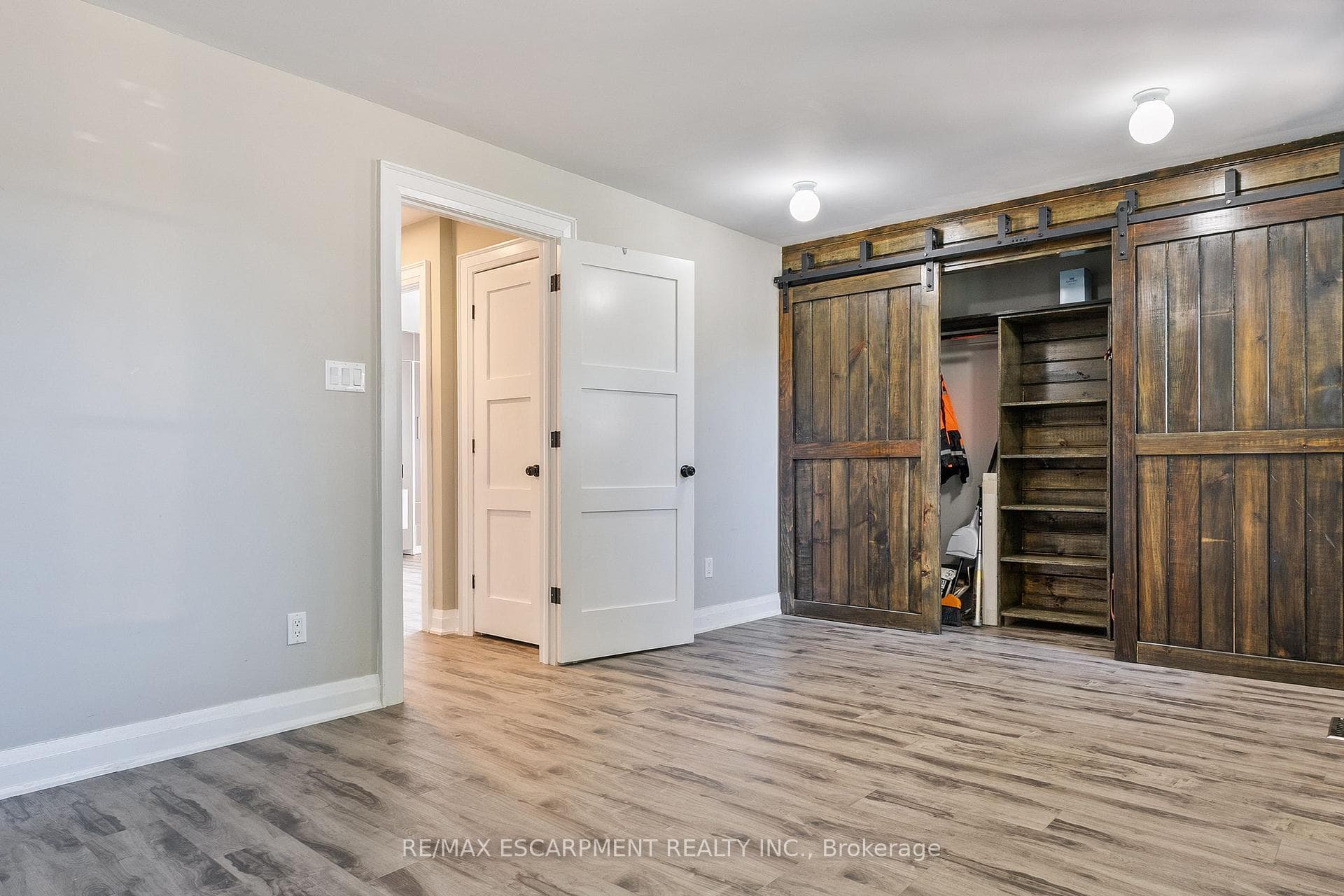 19- 3233 DERRY Road — property photo