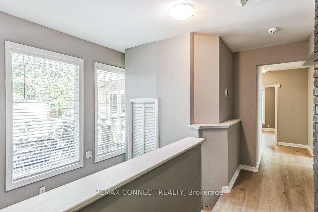 70 Dunstall Crescent — property photo