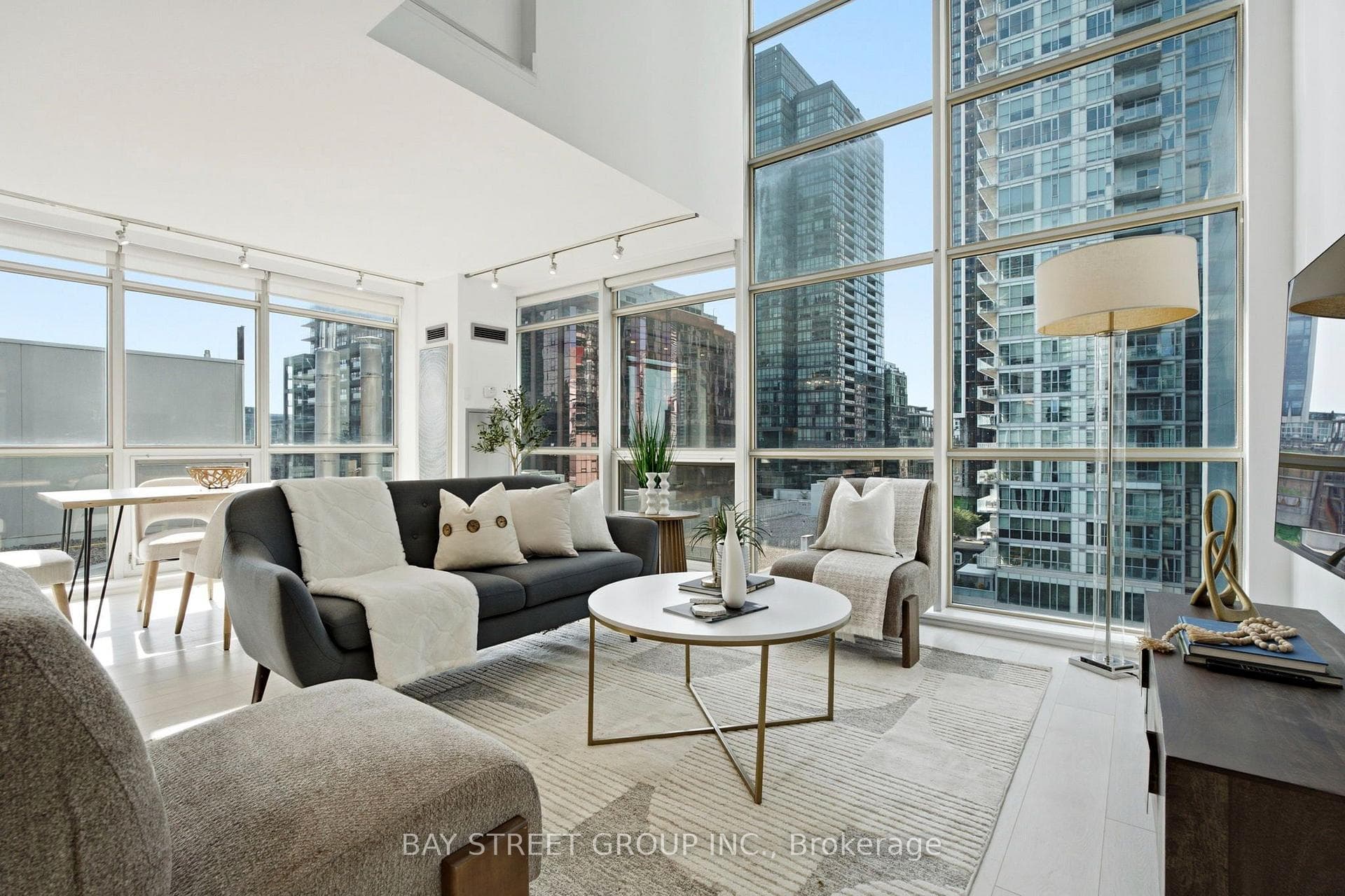 925- 36 Blue Jays Way — property photo