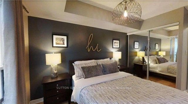 722- 168 Simcoe Street — property photo