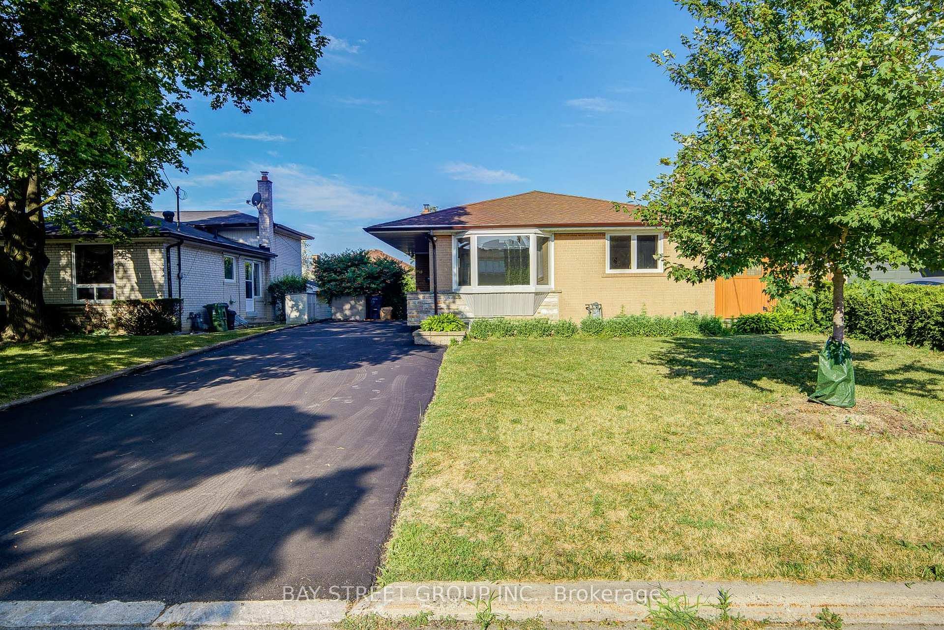 60 Warner Avenue — property photo