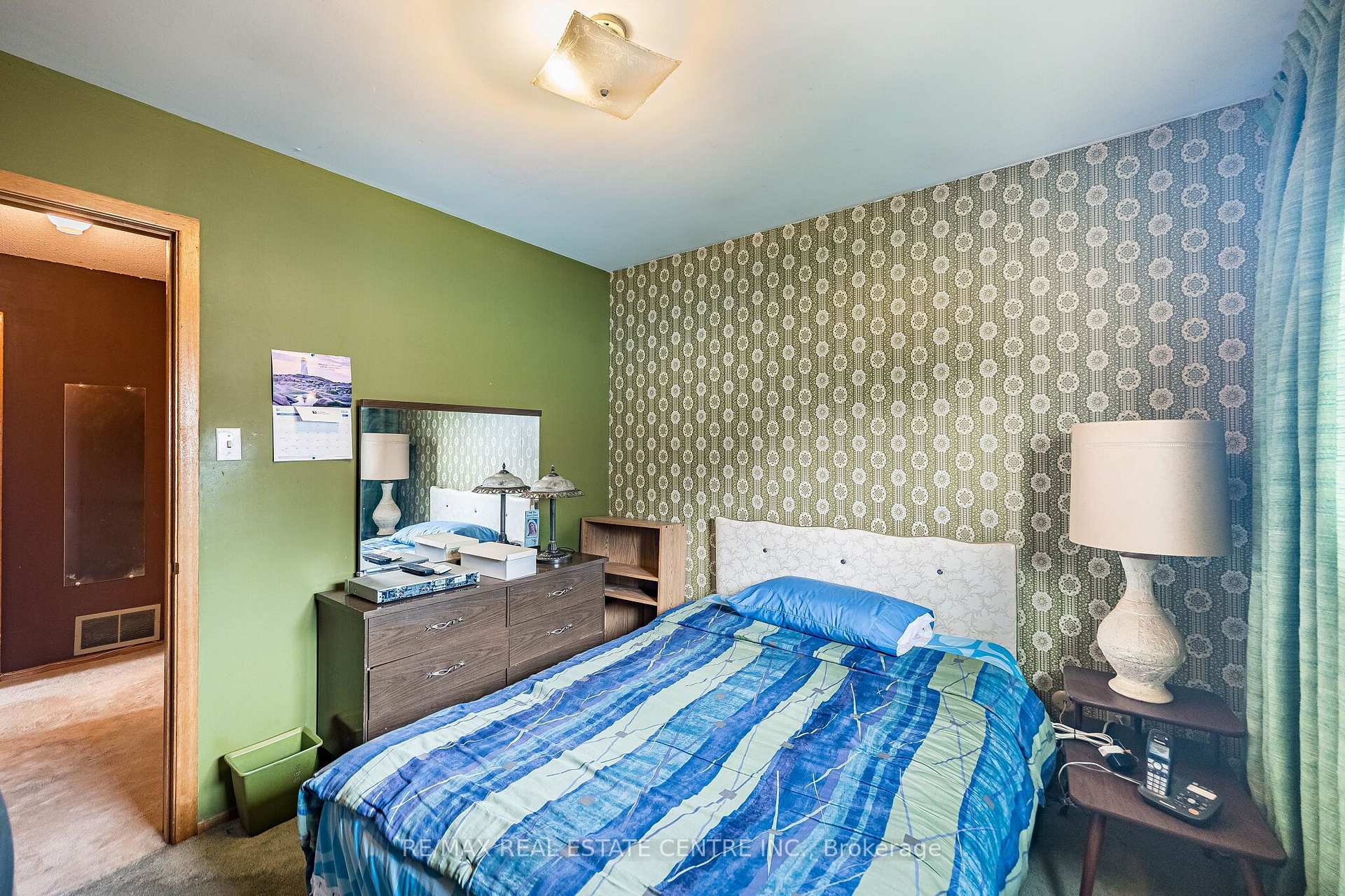 940 Bloor Street — property photo