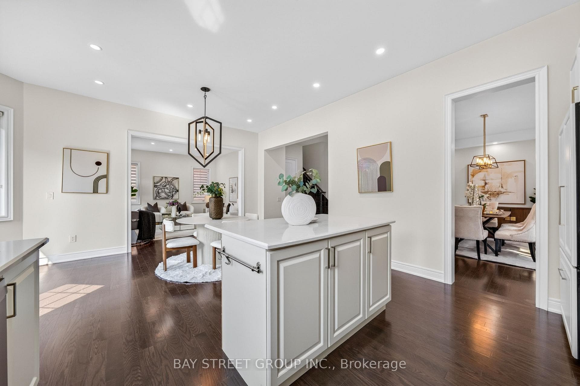 31 Woodgate Pines Drive — property photo