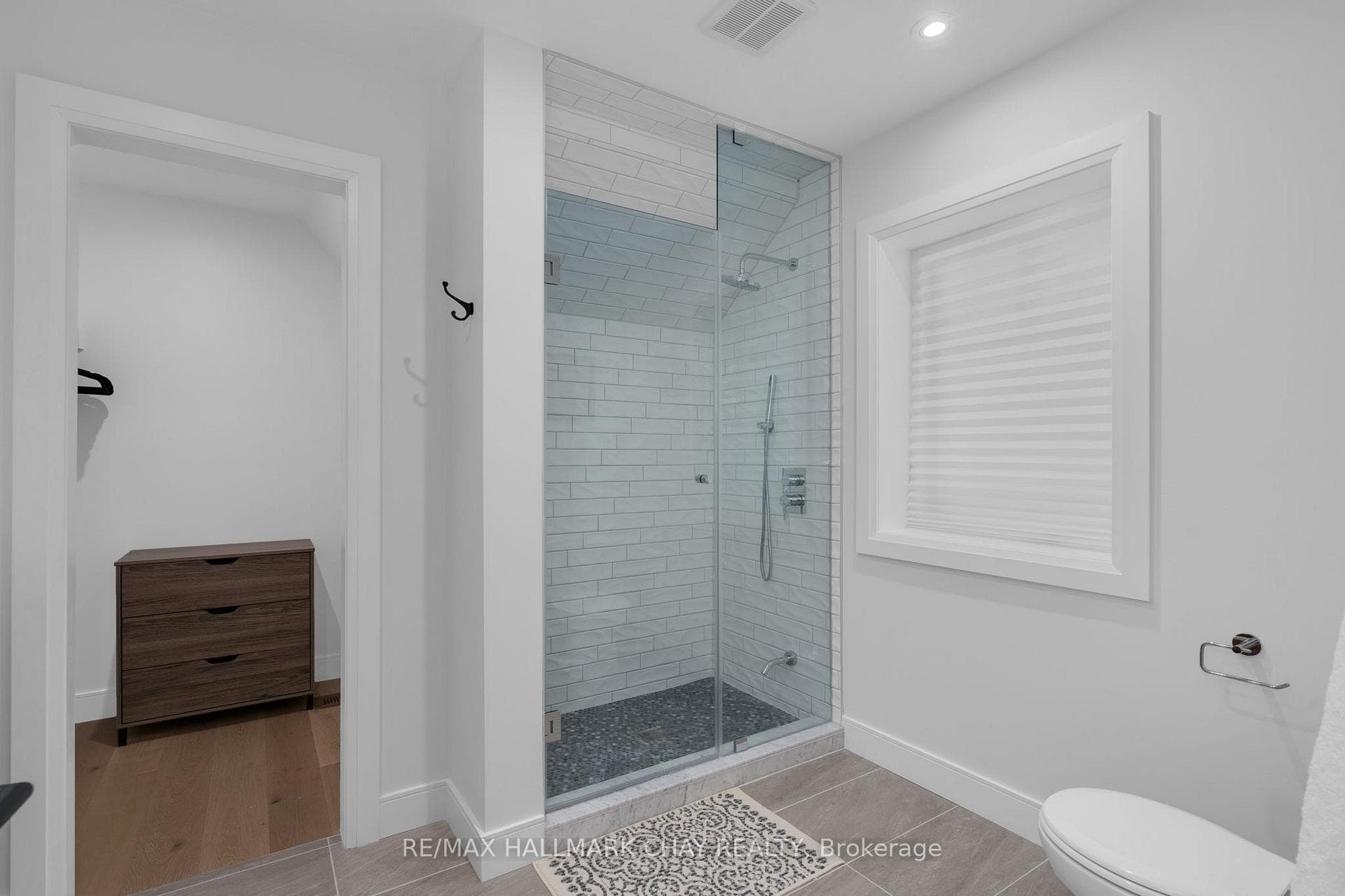 98 Shanty Bay Road — property photo