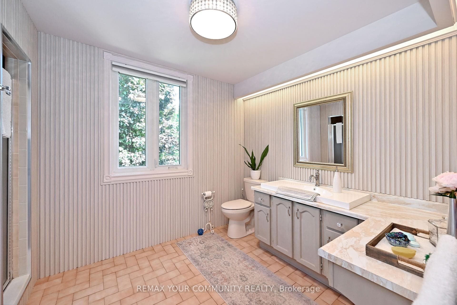 425 Easy Street — property photo