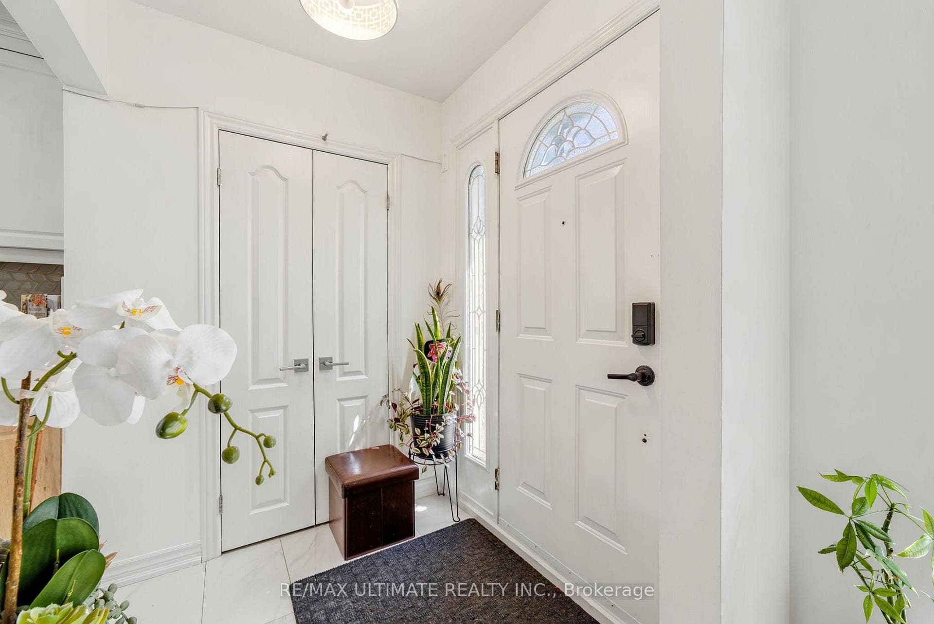 48 Venetian Crescent — property photo