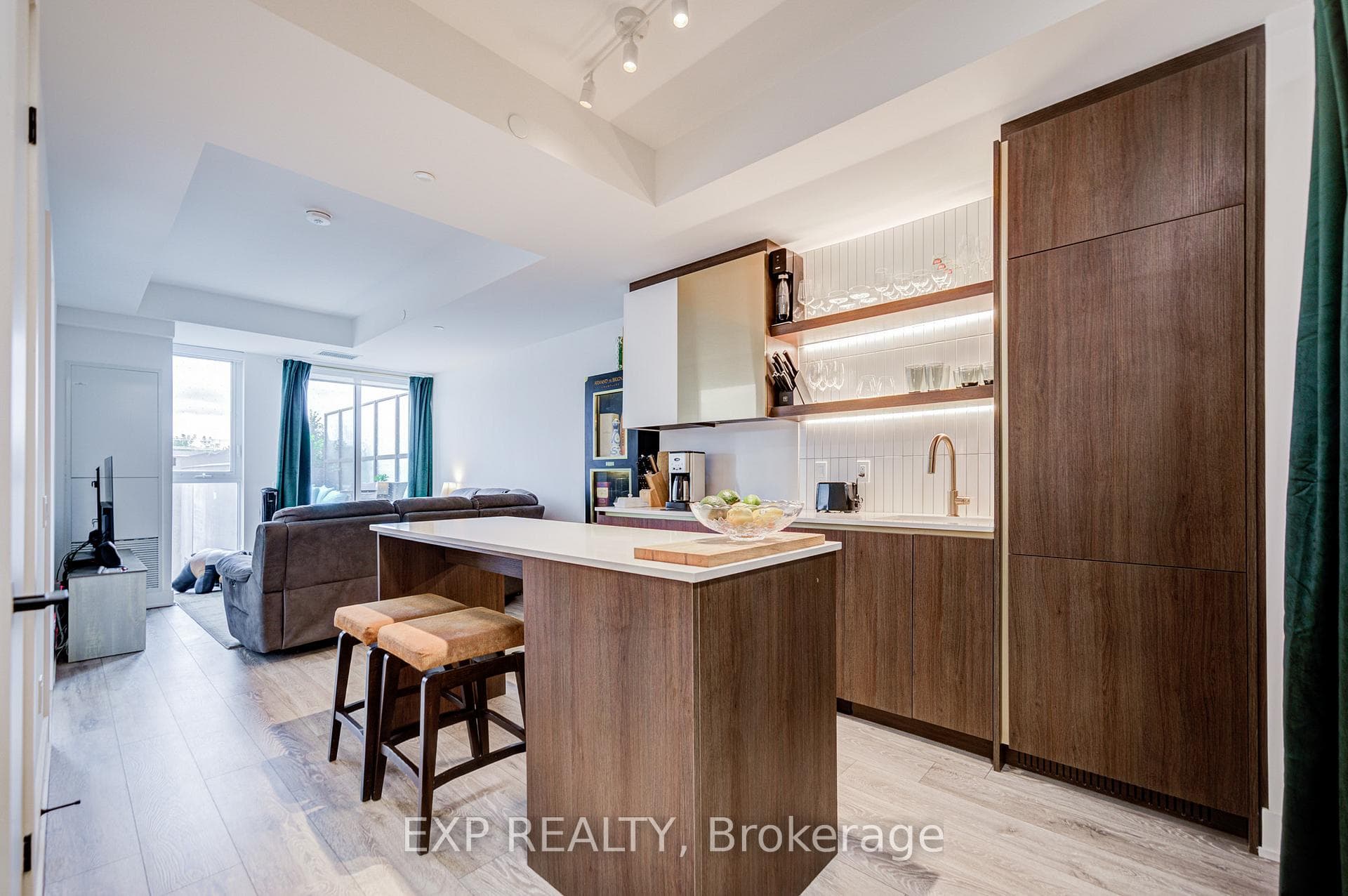 211- 1285 Queen Street — property photo