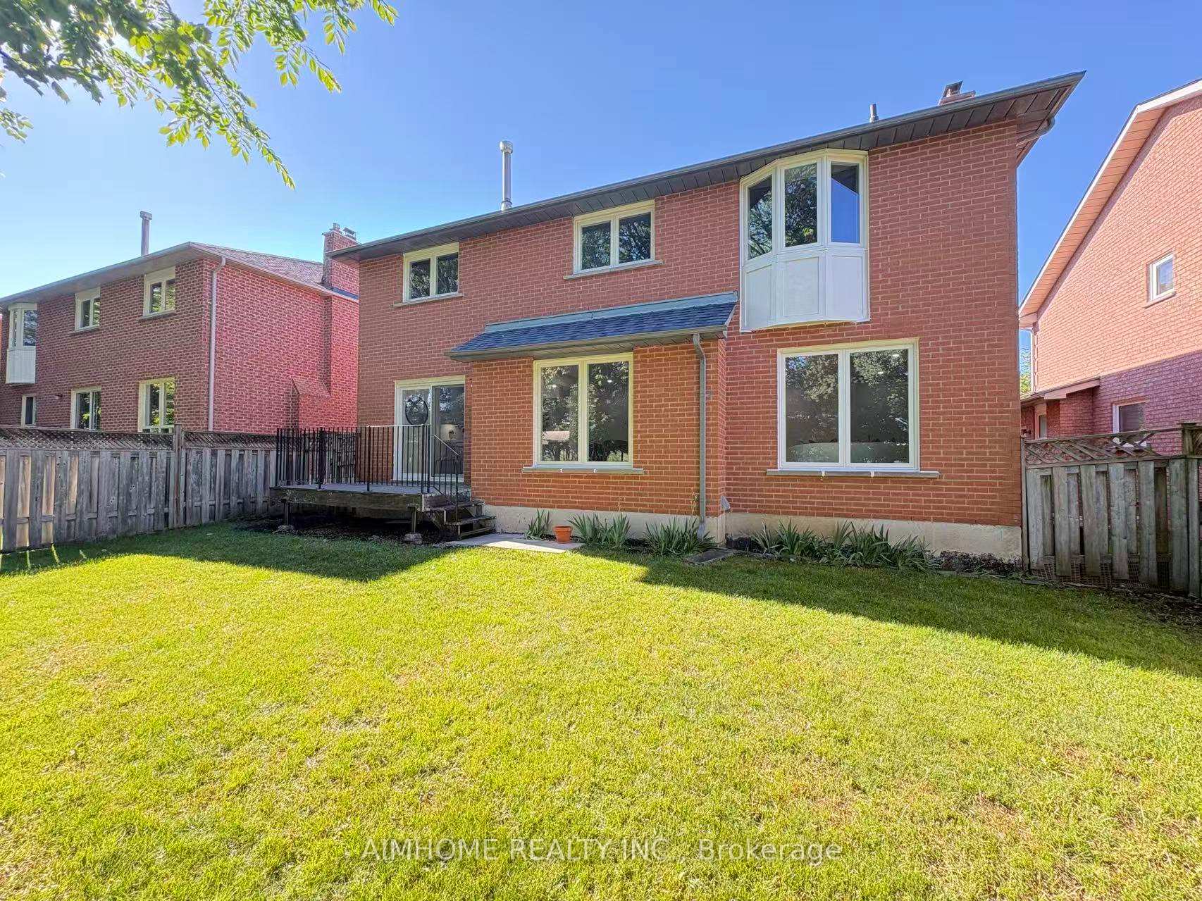 108 Berwick Crescent — property photo