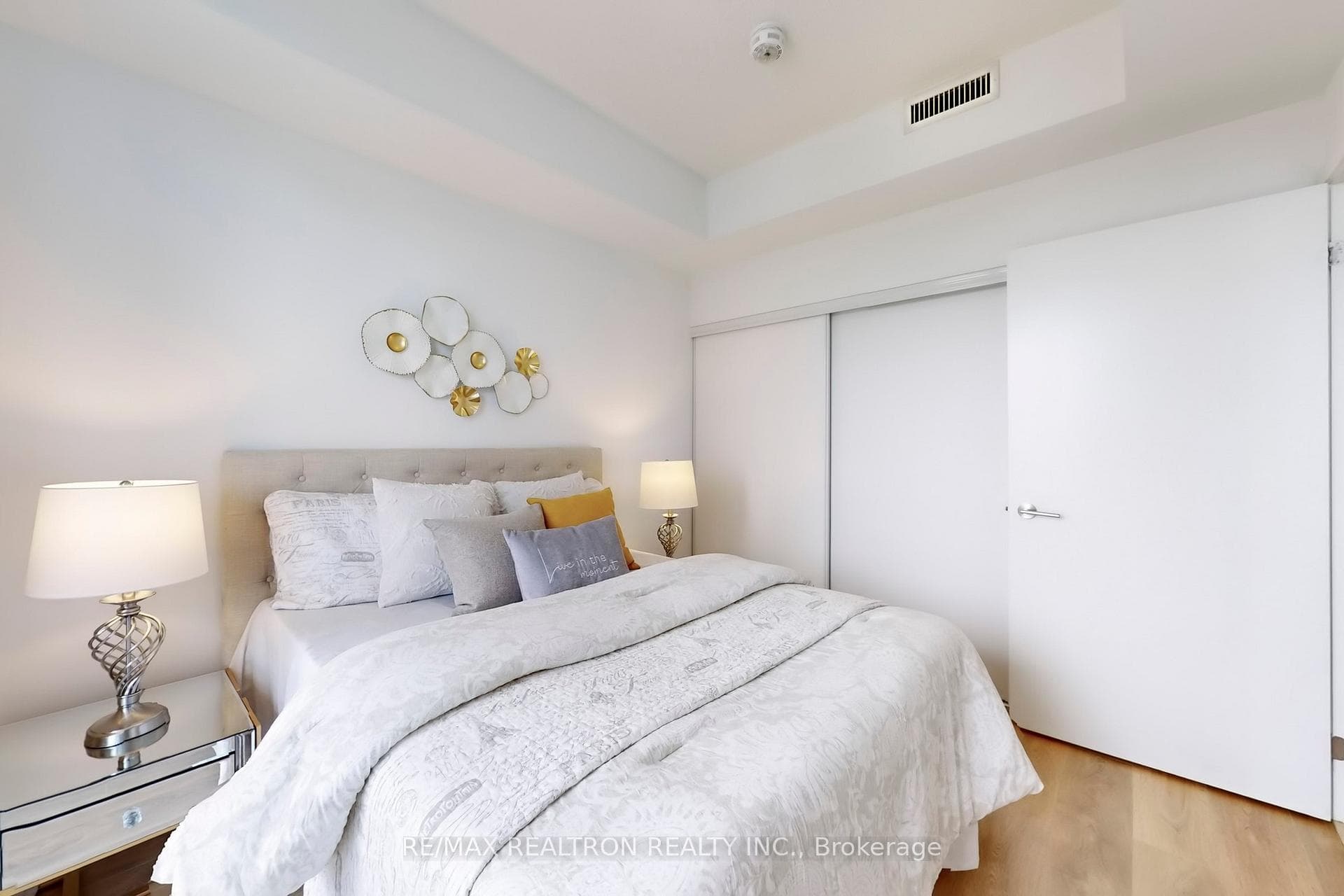 1102- 36 Forest Manor Road — property photo