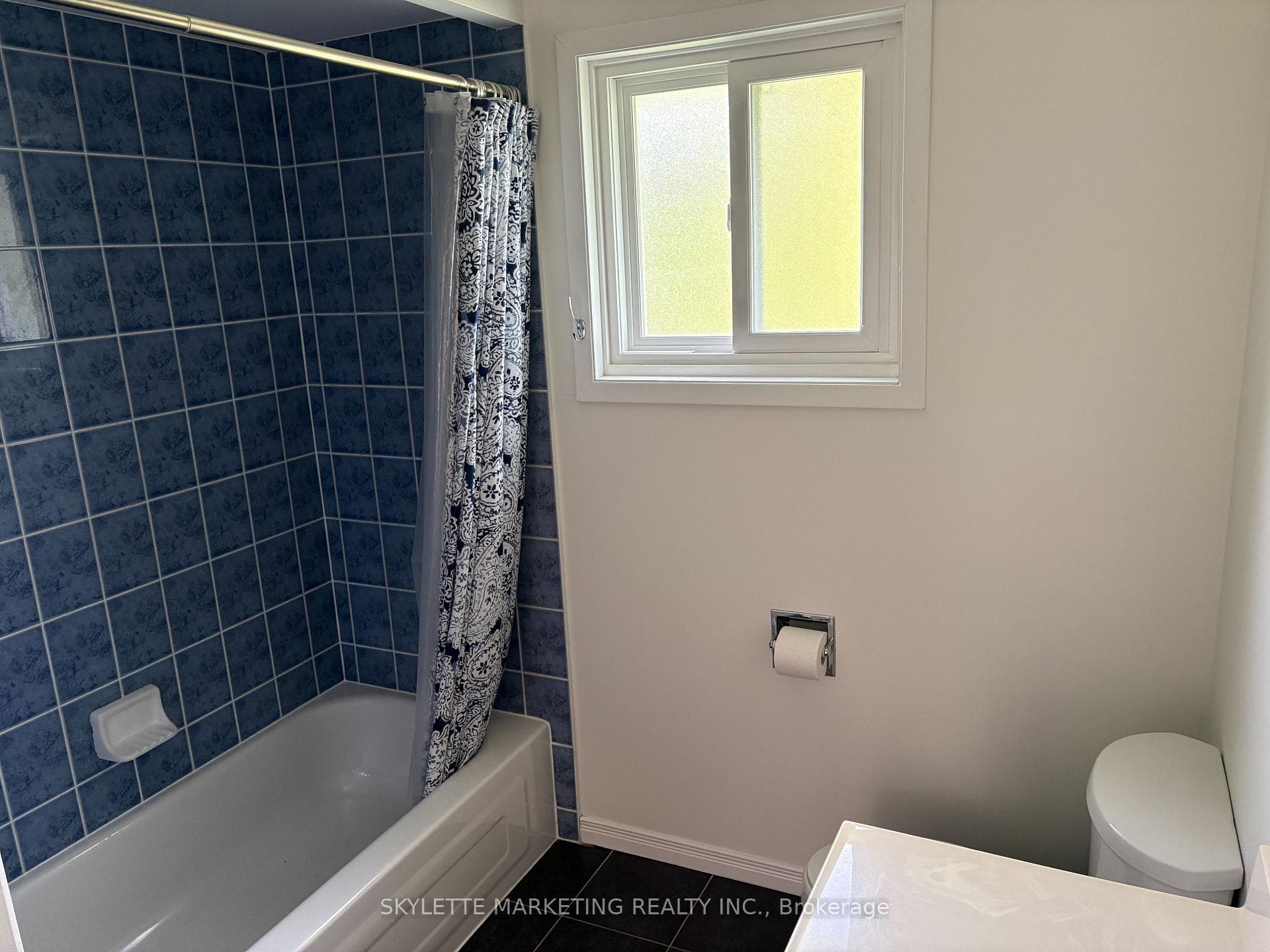 1782 Meadowview Avenue — property photo