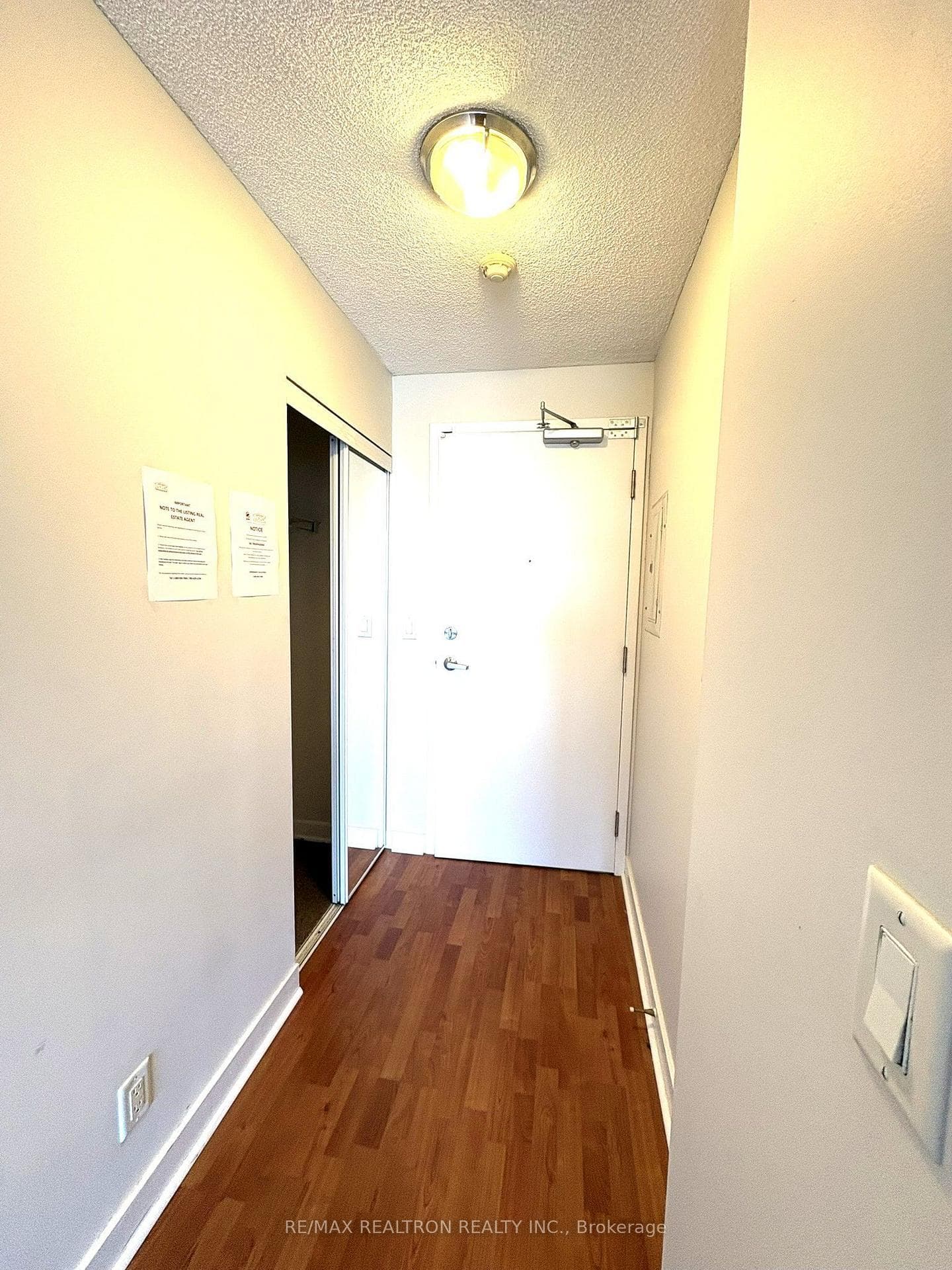 1502- 38 Lee Centre Drive — property photo