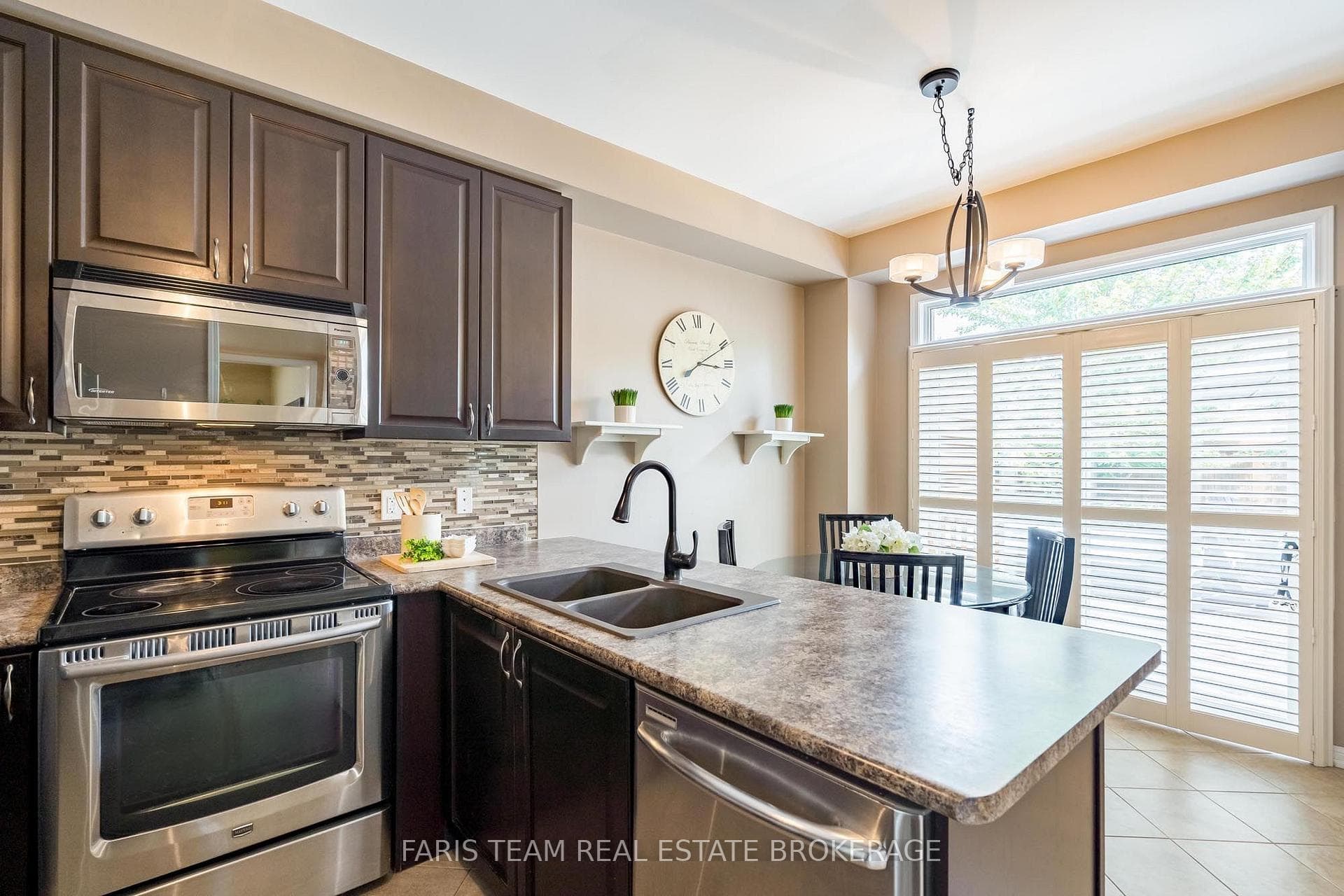 111 Monarchy Street — property photo