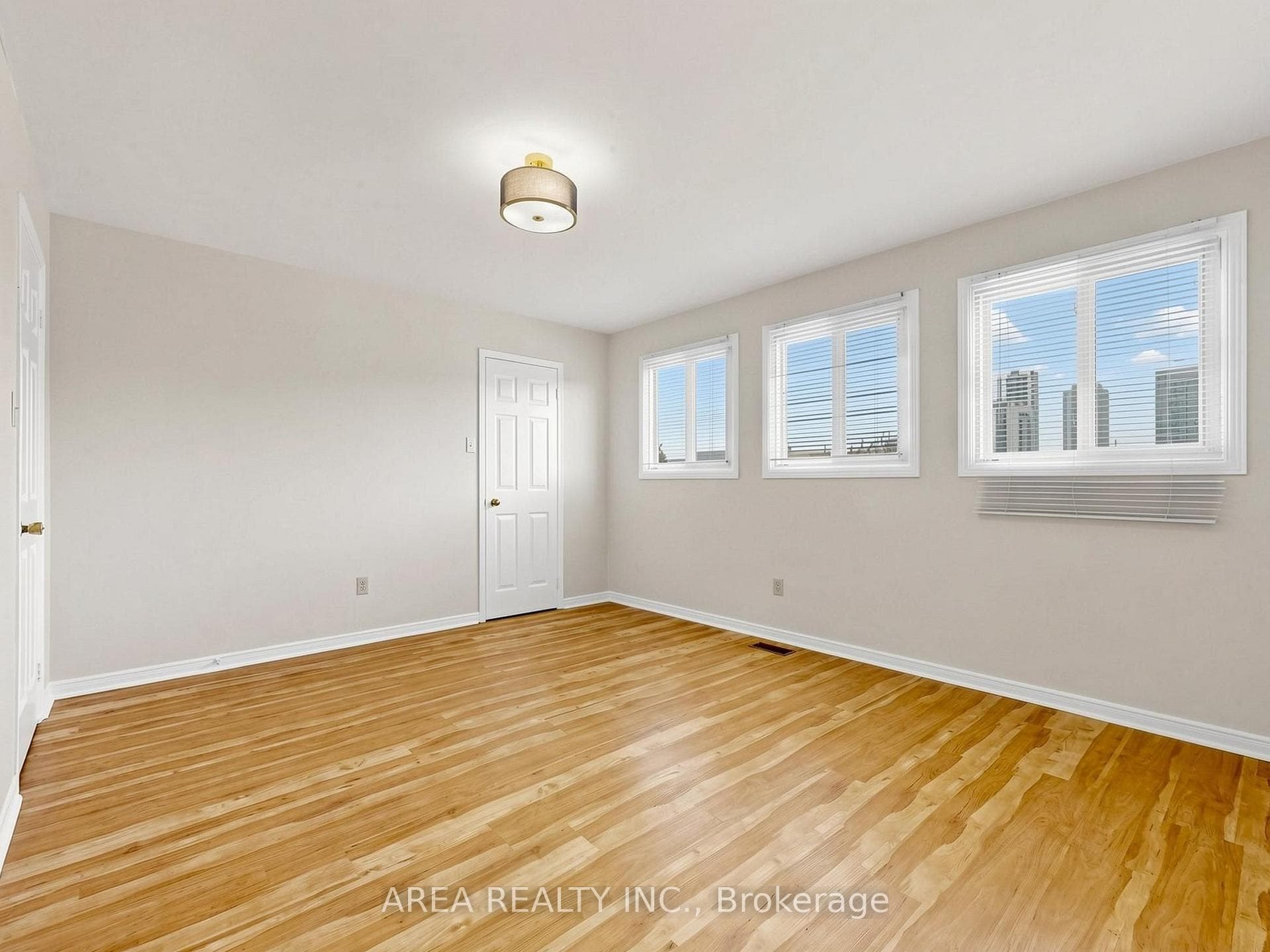 4749 Empire Crescent — property photo