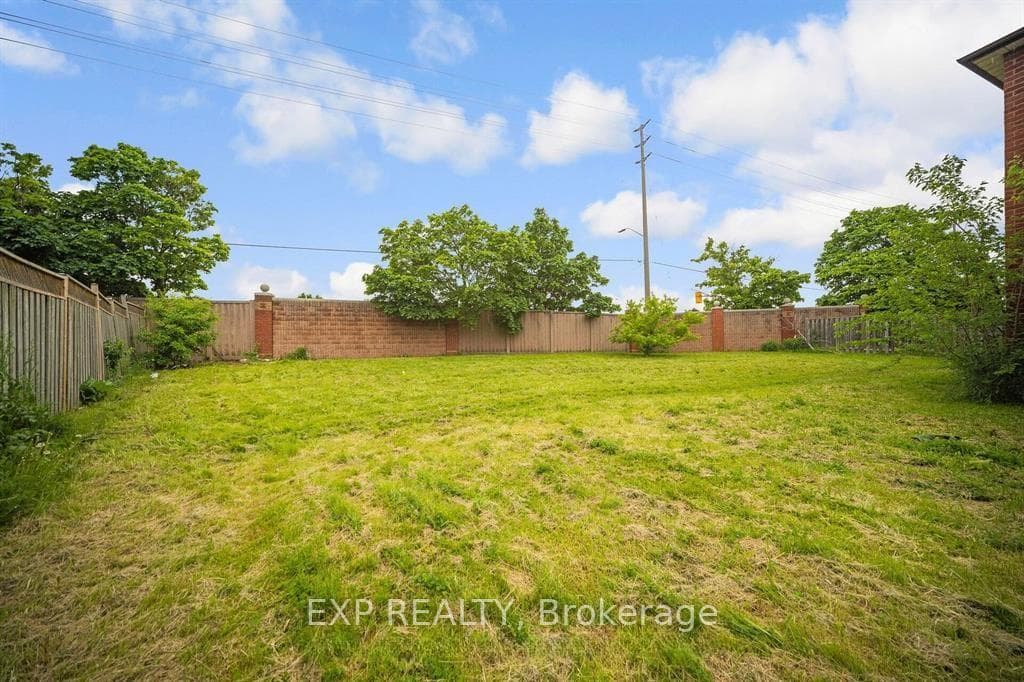 692 Huntington Ridge Drive — property photo