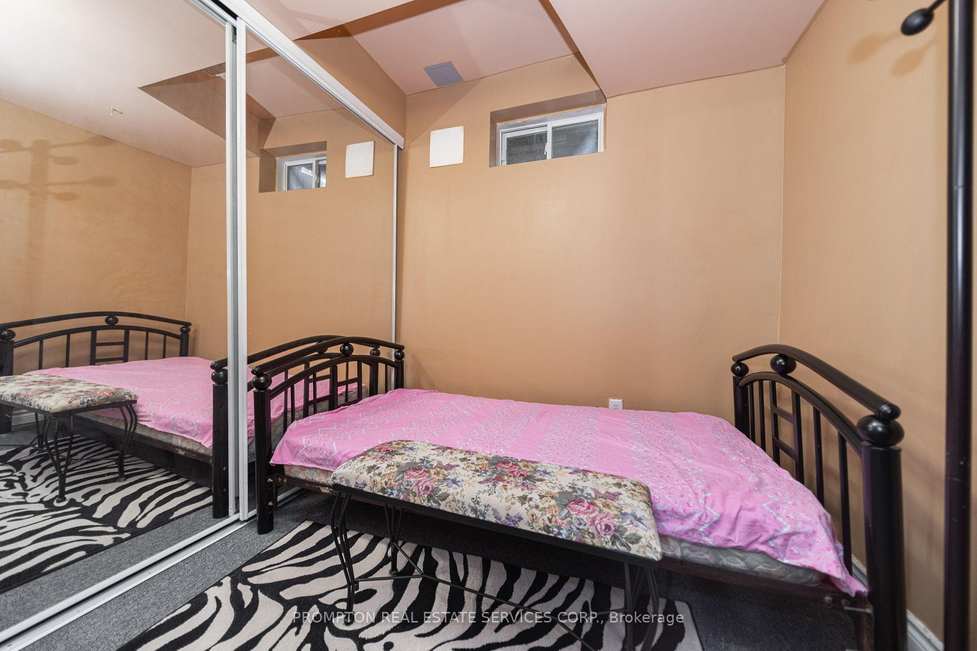 25 Routliffe Lane — property photo