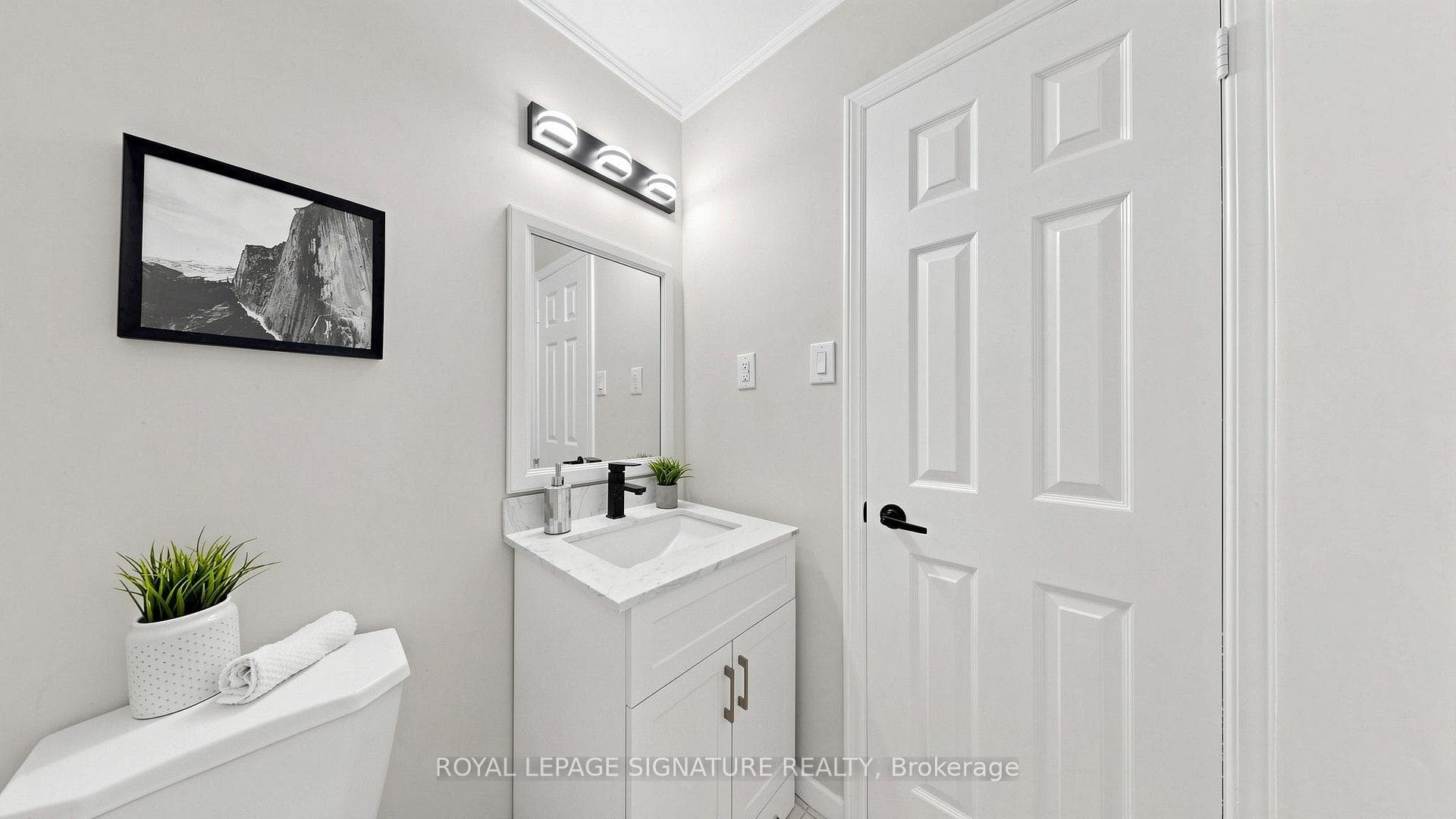 784 Galloway Crescent — property photo