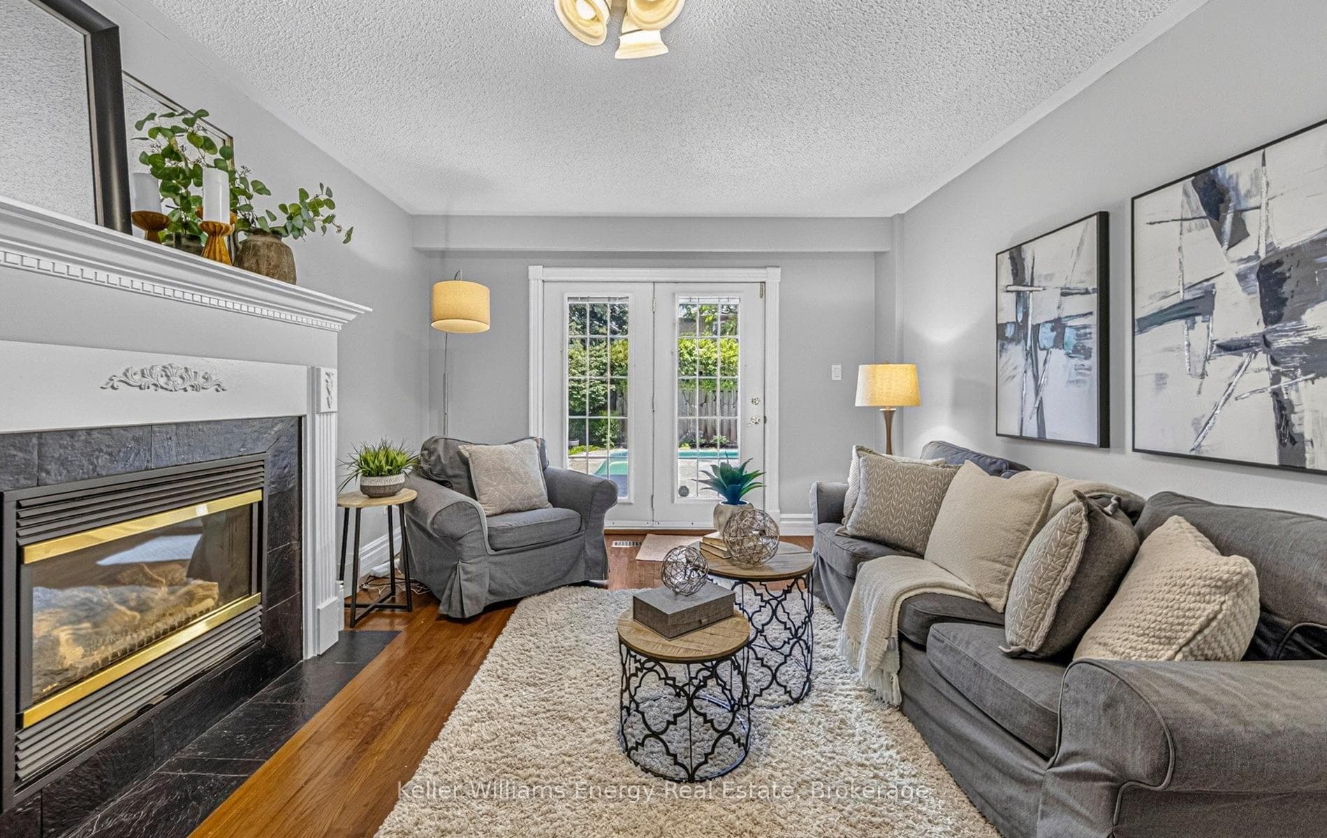 113 Robinson Crescent — property photo