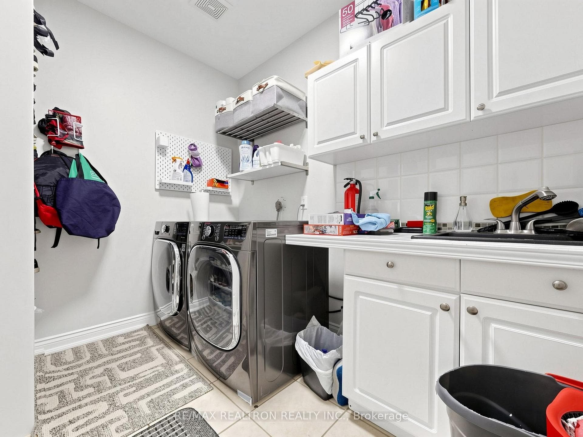 3 Lisa Brown Court — property photo