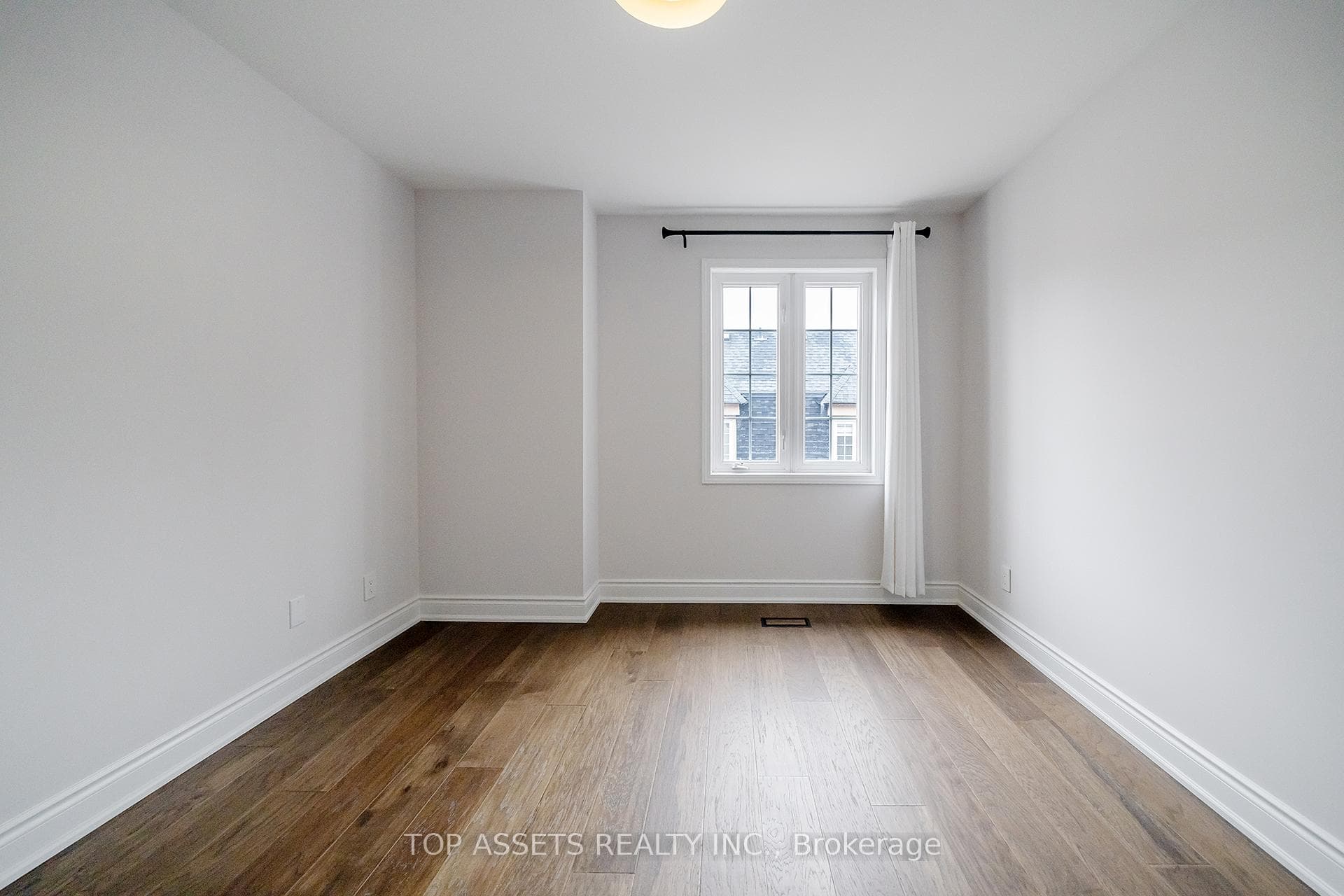 105- 11 Everson Drive — property photo
