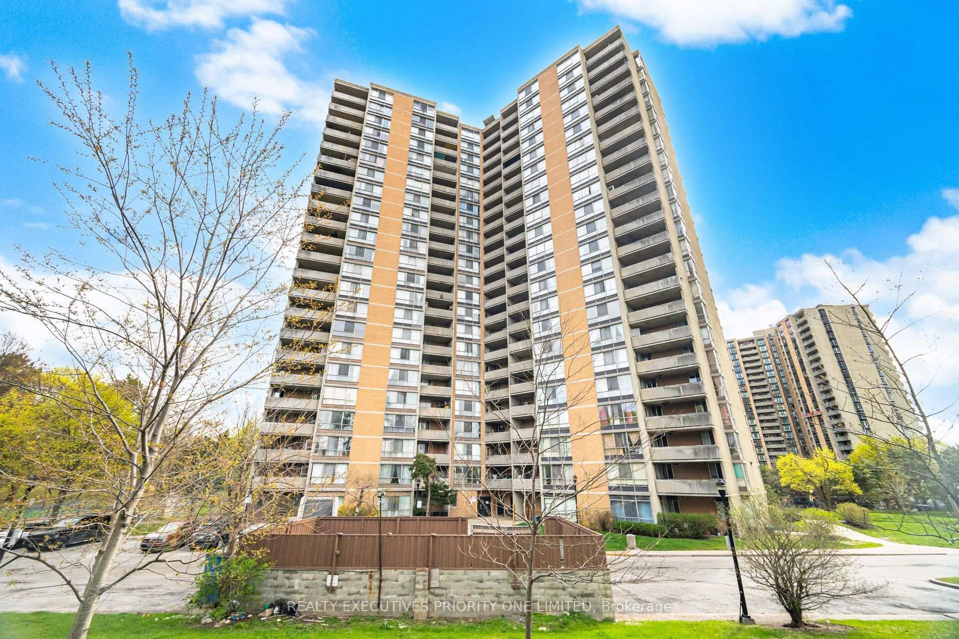 1802- 10 Martha Eaton Way — property photo